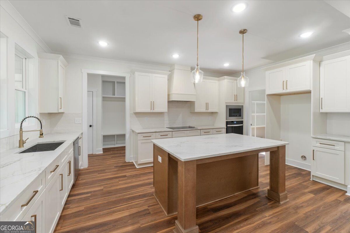 1251 Simmons Road Property Photo 3