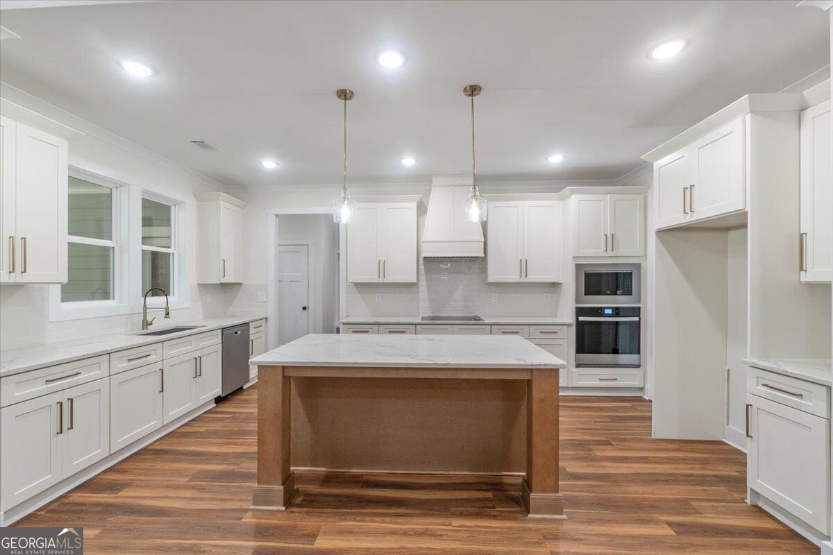 1251 Simmons Road Property Photo 4