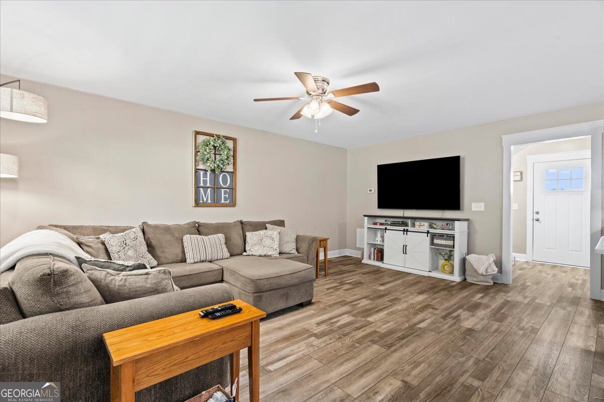 3210 Crow Road Ne Property Photo 4