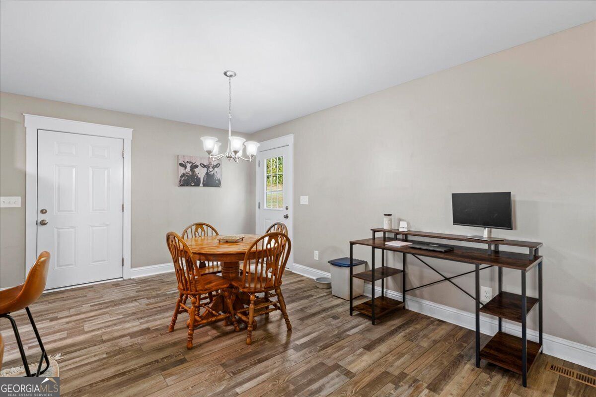 3210 Crow Road Ne Property Photo 10