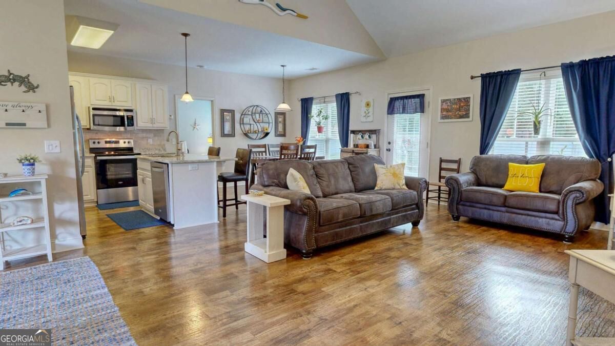 124 Sugarland Boulevard Property Photo 3