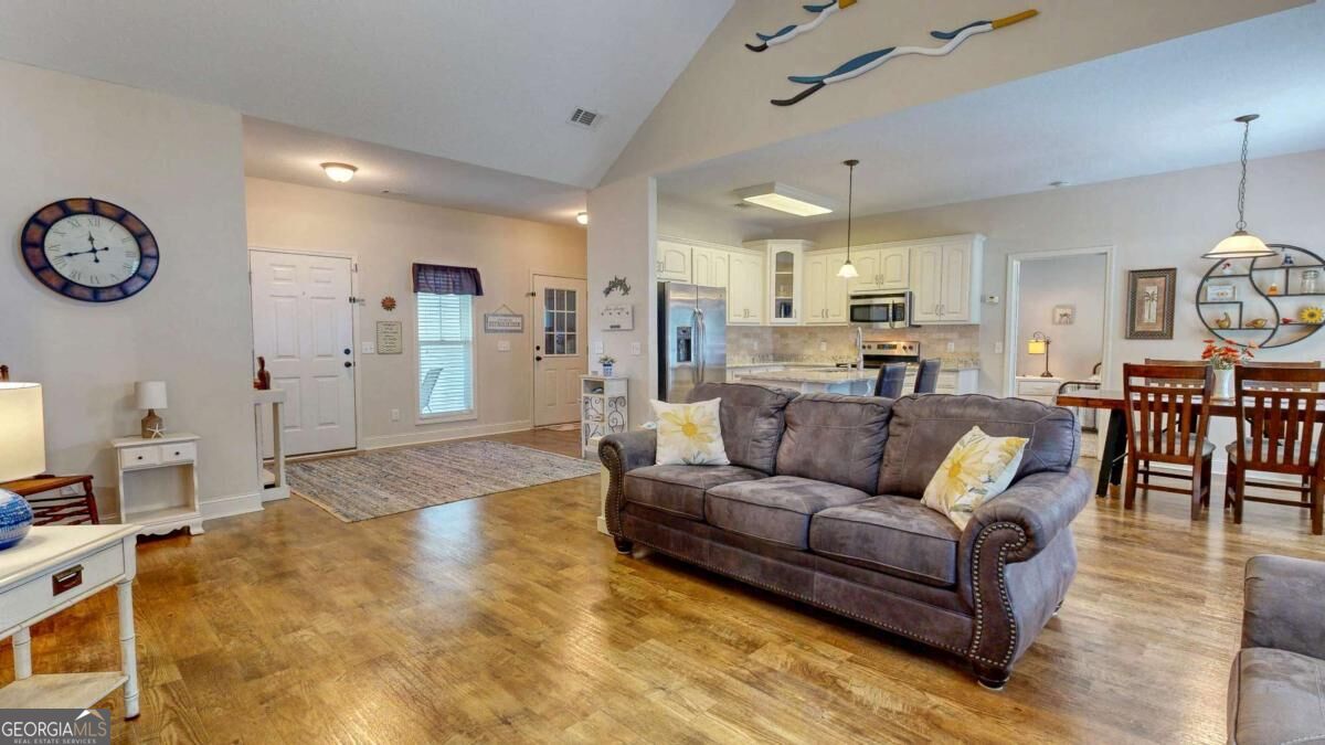 124 Sugarland Boulevard Property Photo 4