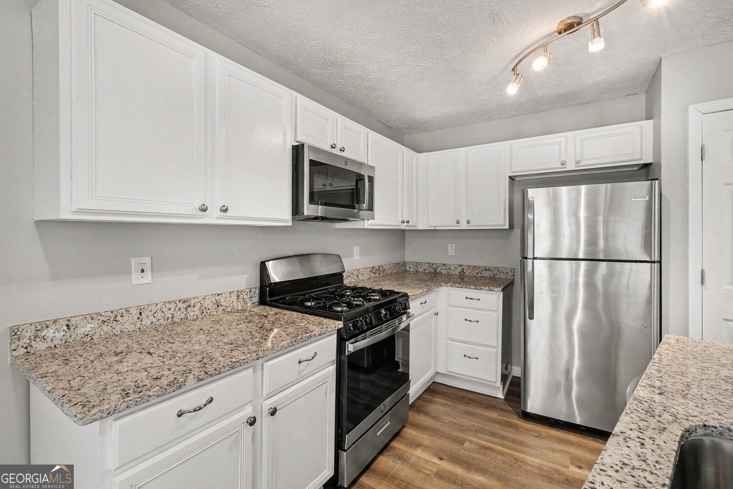 6501 Charter Way Property Photo 7