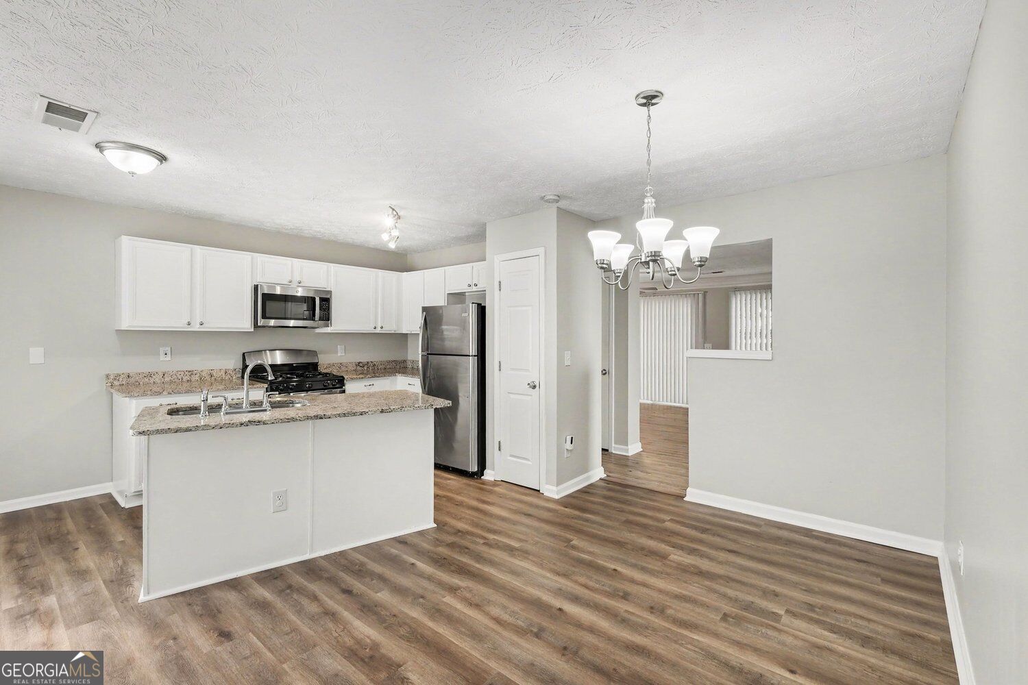 6501 Charter Way Property Photo 8