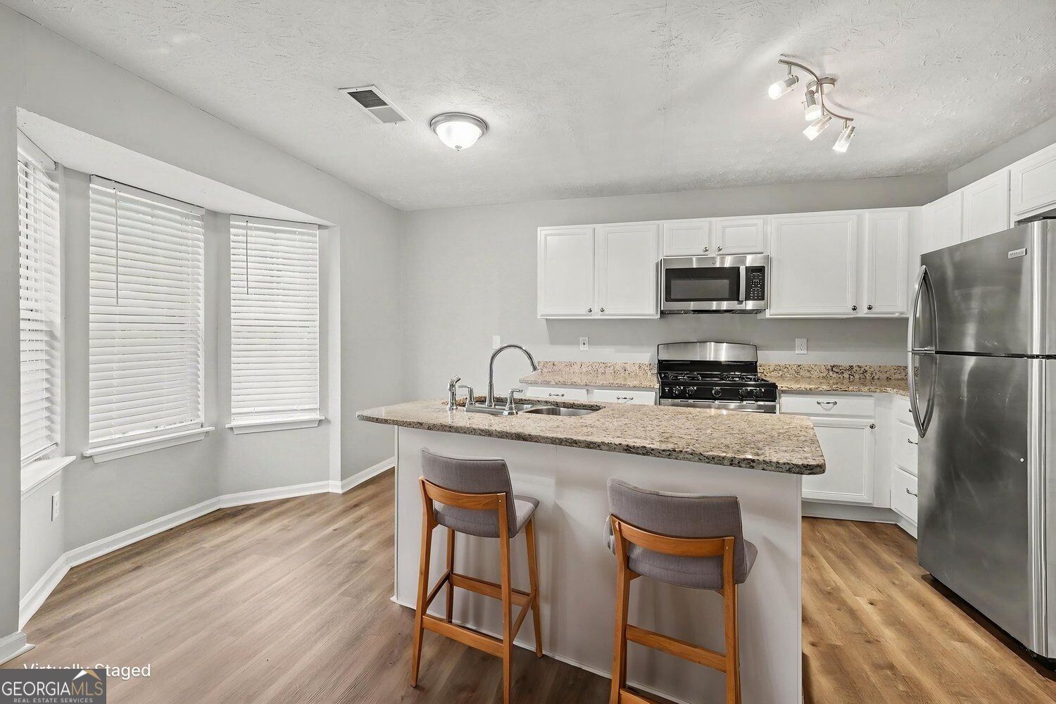 6501 Charter Way Property Photo 10