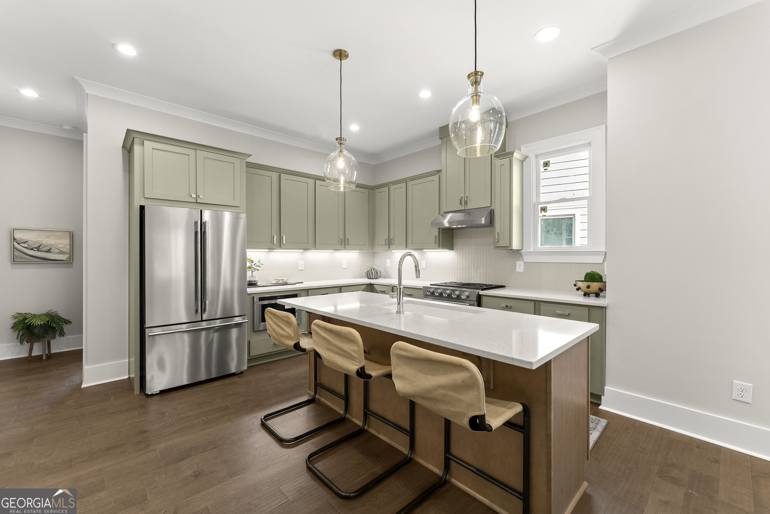1049 Riverside Drive Property Photo 3