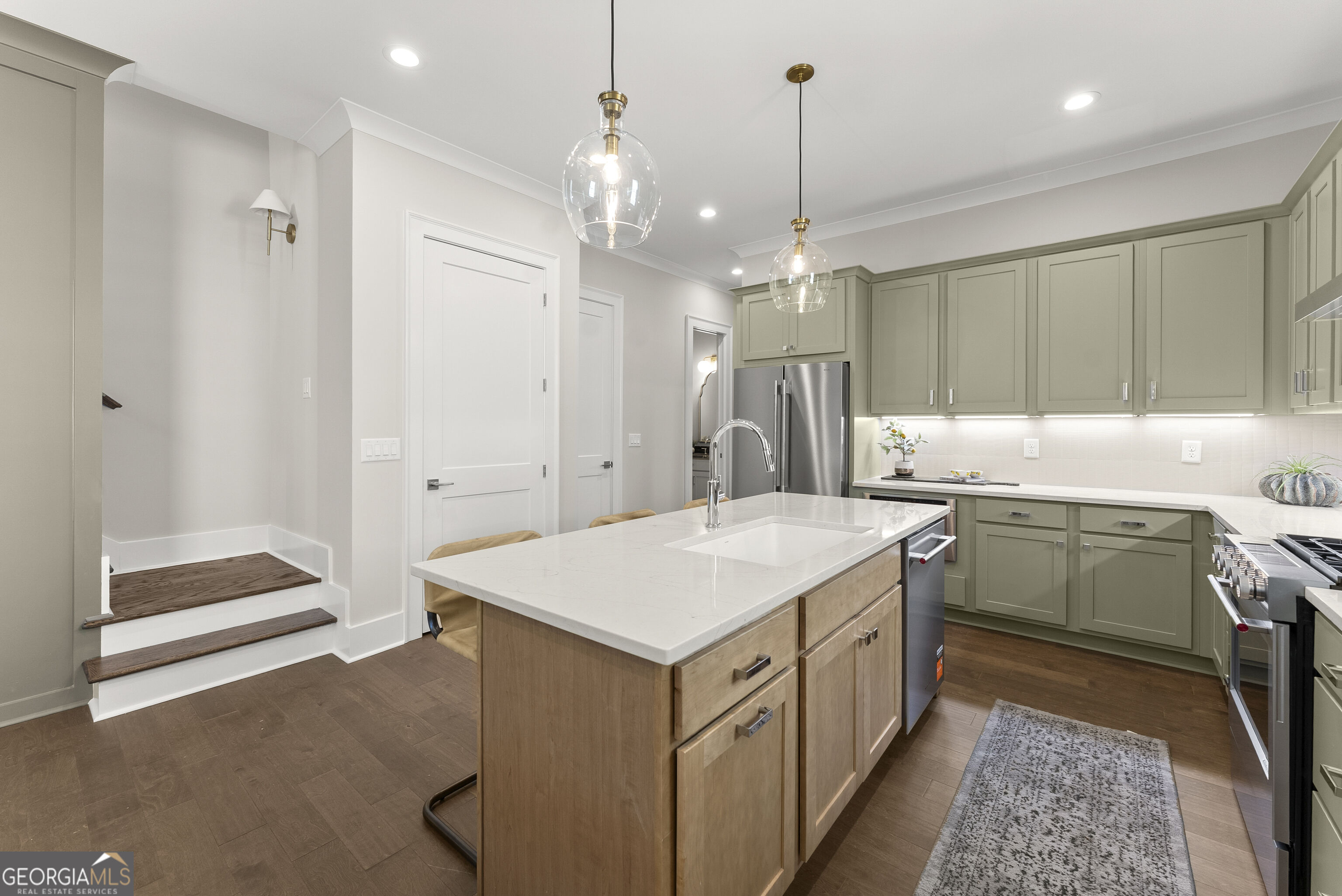1049 Riverside Drive Property Photo 15