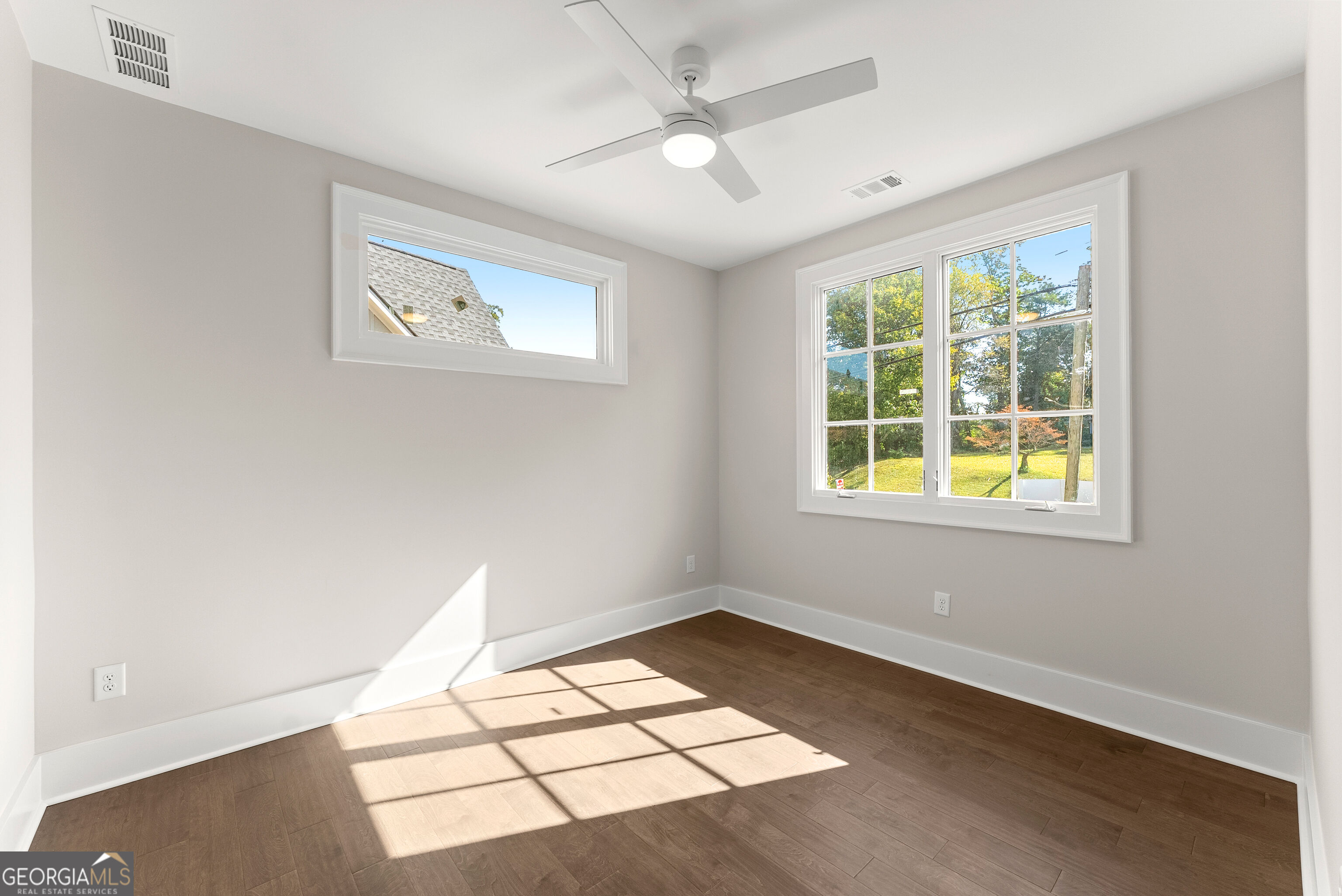 1049 Riverside Drive Property Photo 25