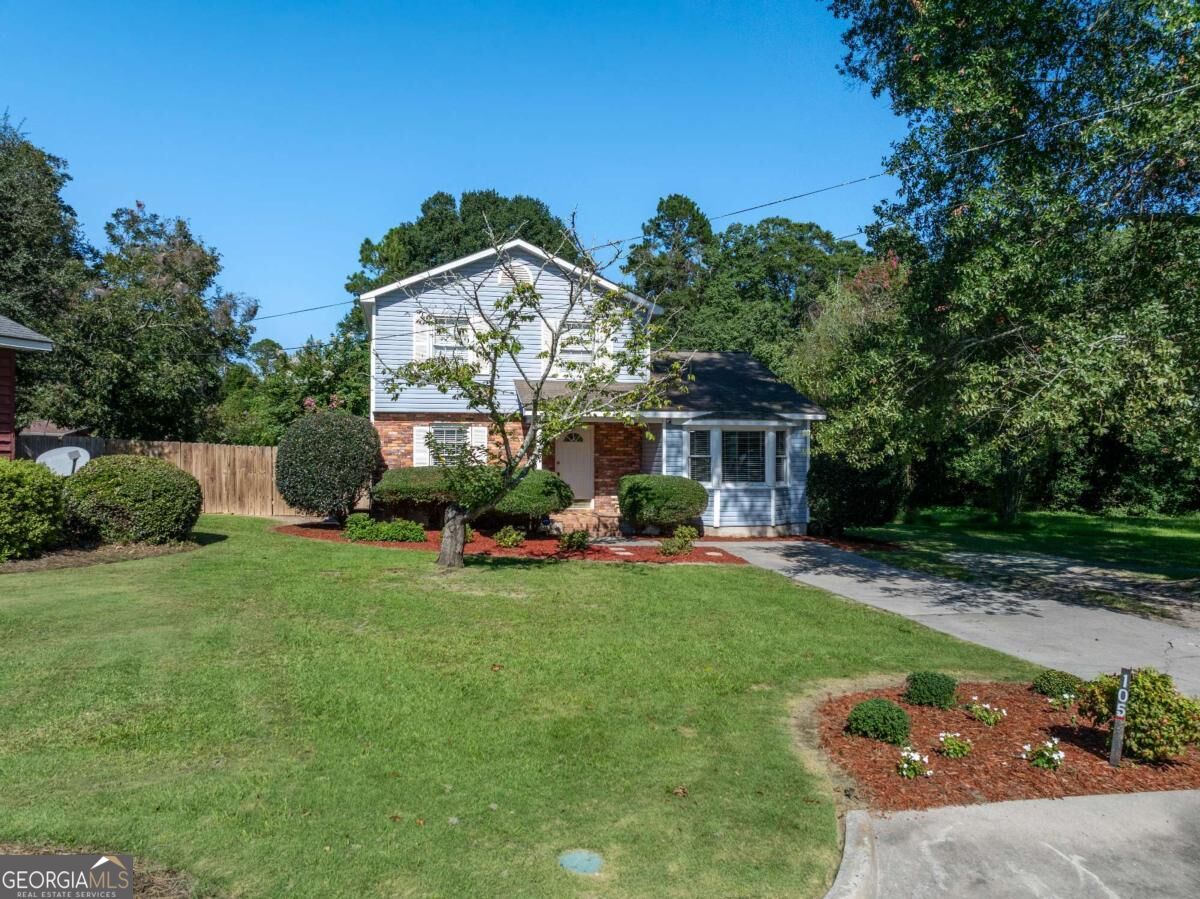 105 Clyde Circle Property Photo 3