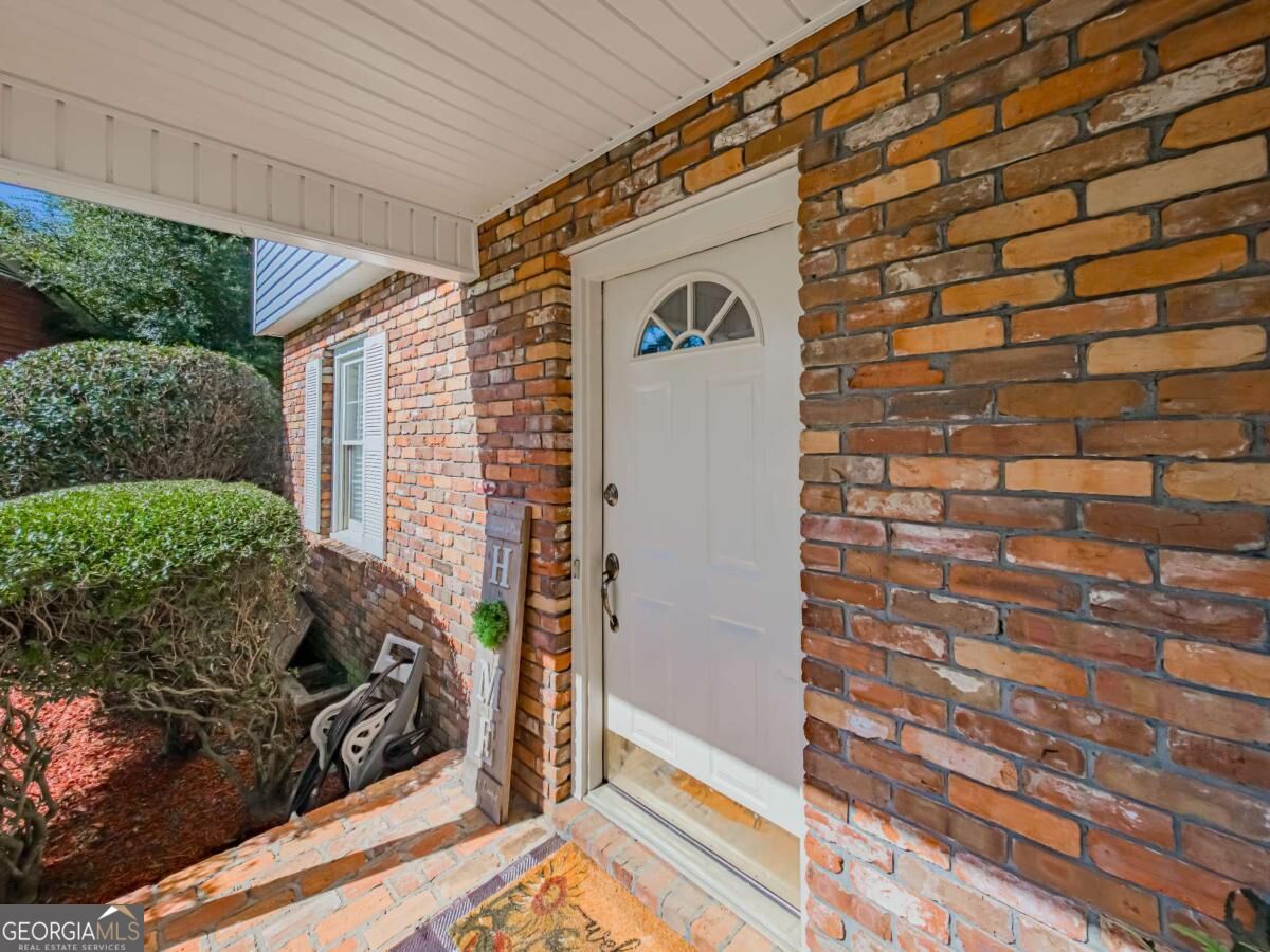 105 Clyde Circle Property Photo 6