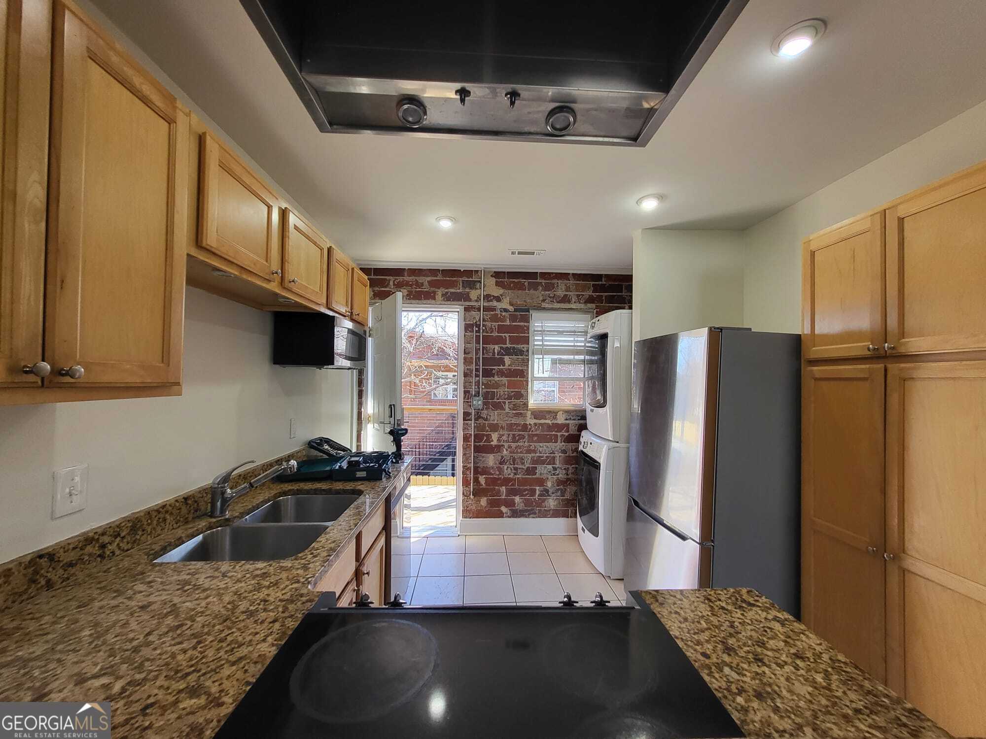 40 Daniel Street # 7 Property Photo 2