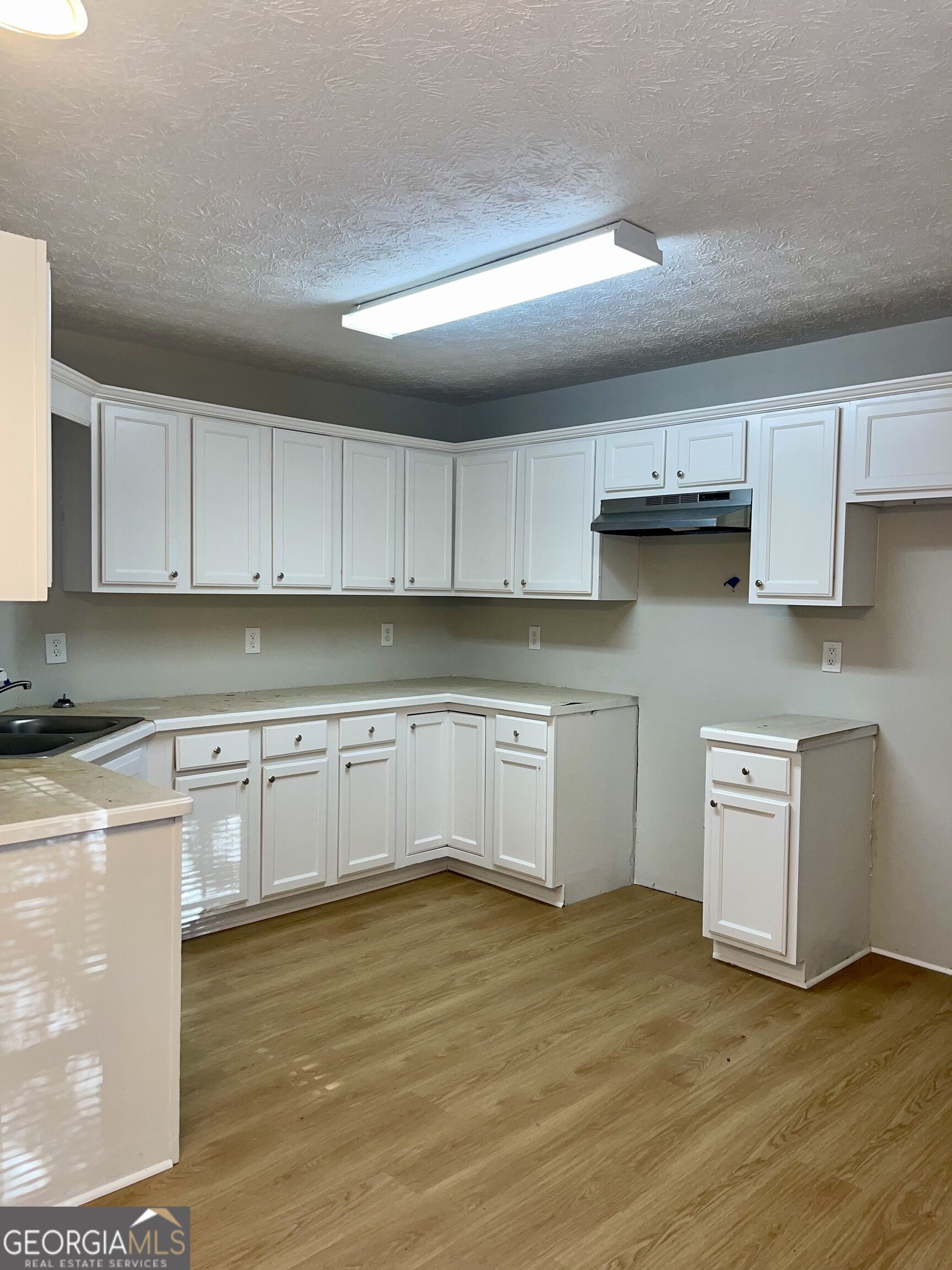 8262 Parkwood Place Property Photo 4