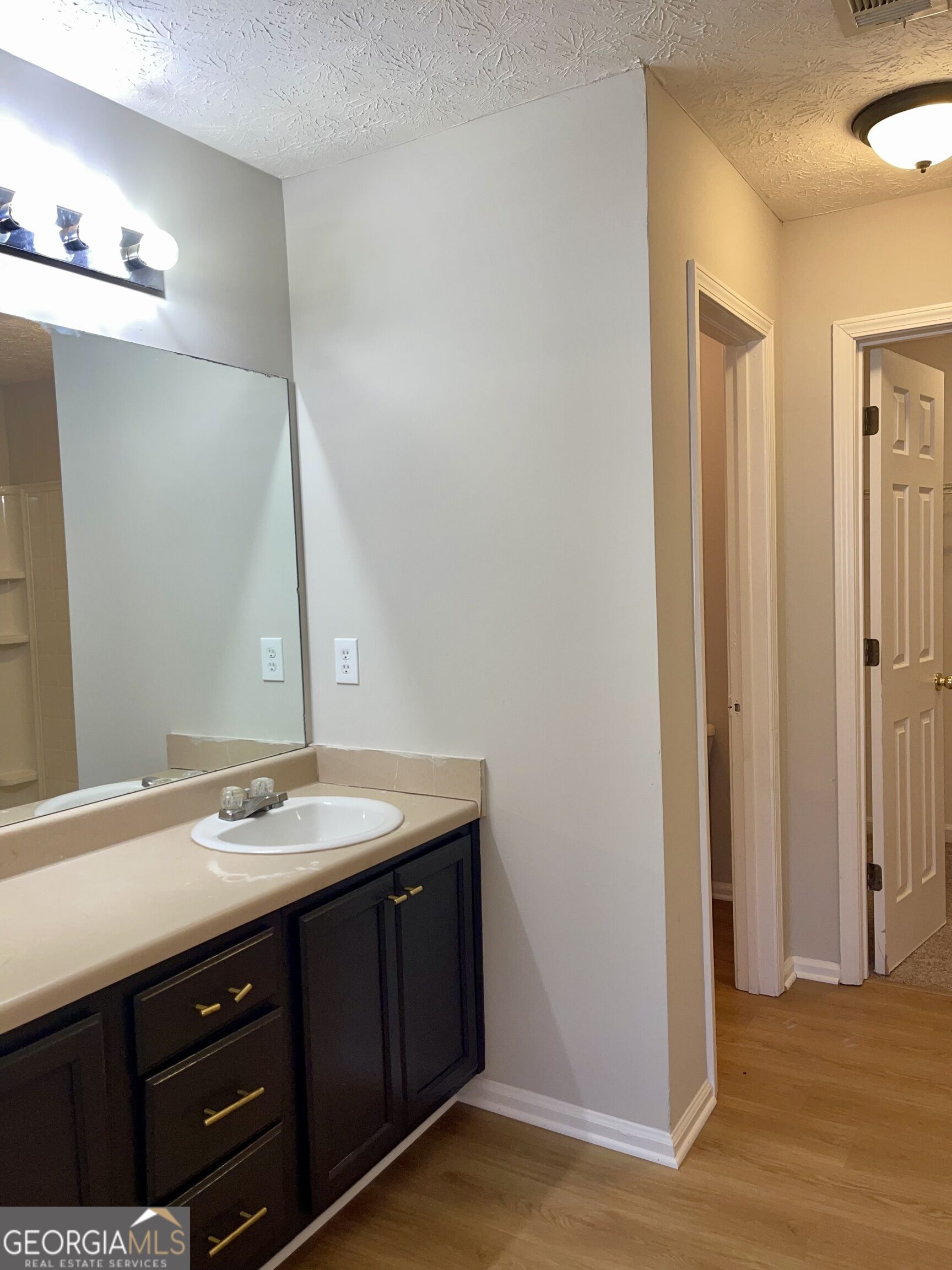 8262 Parkwood Place Property Photo 6
