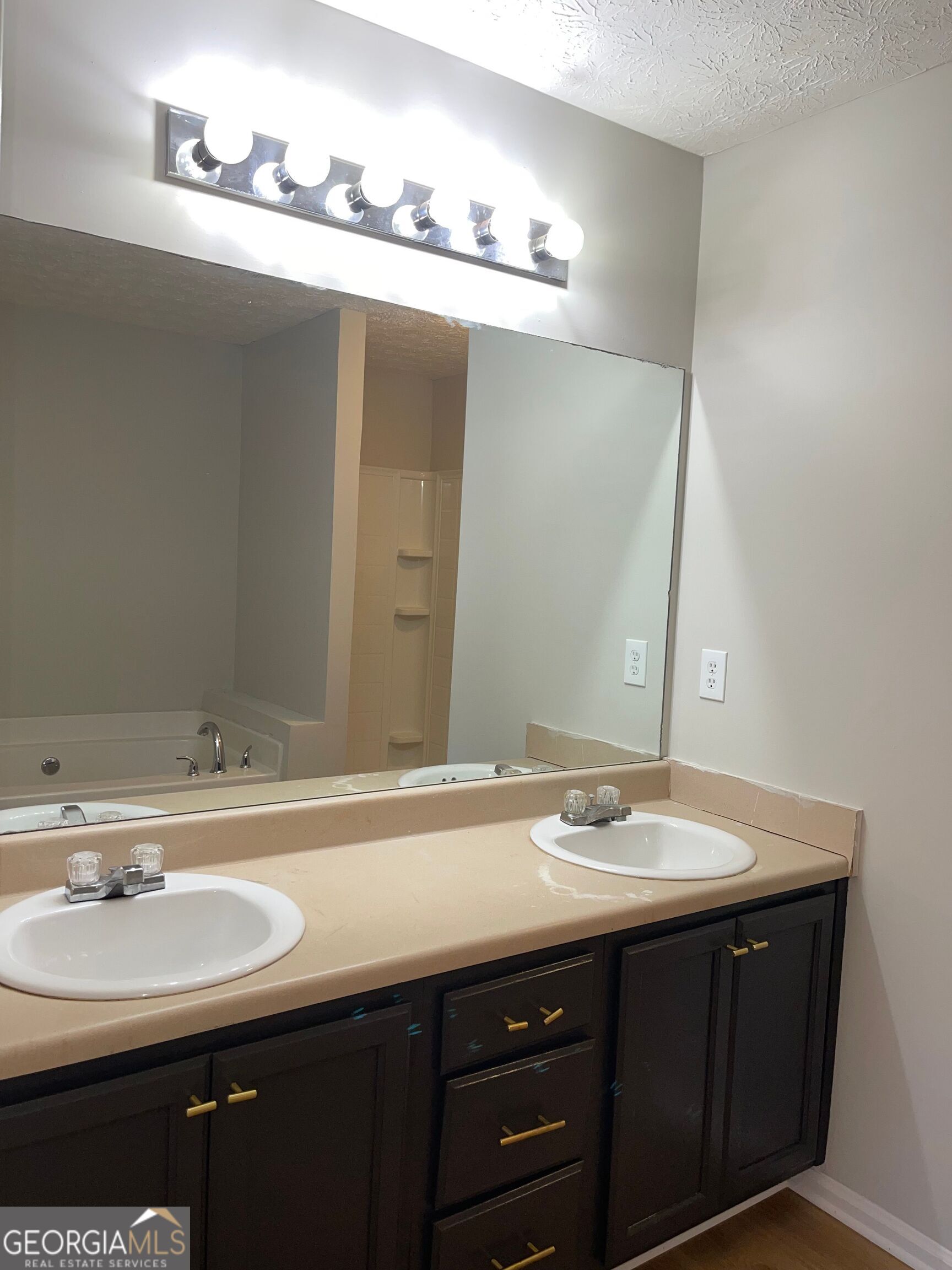 8262 Parkwood Place Property Photo 8