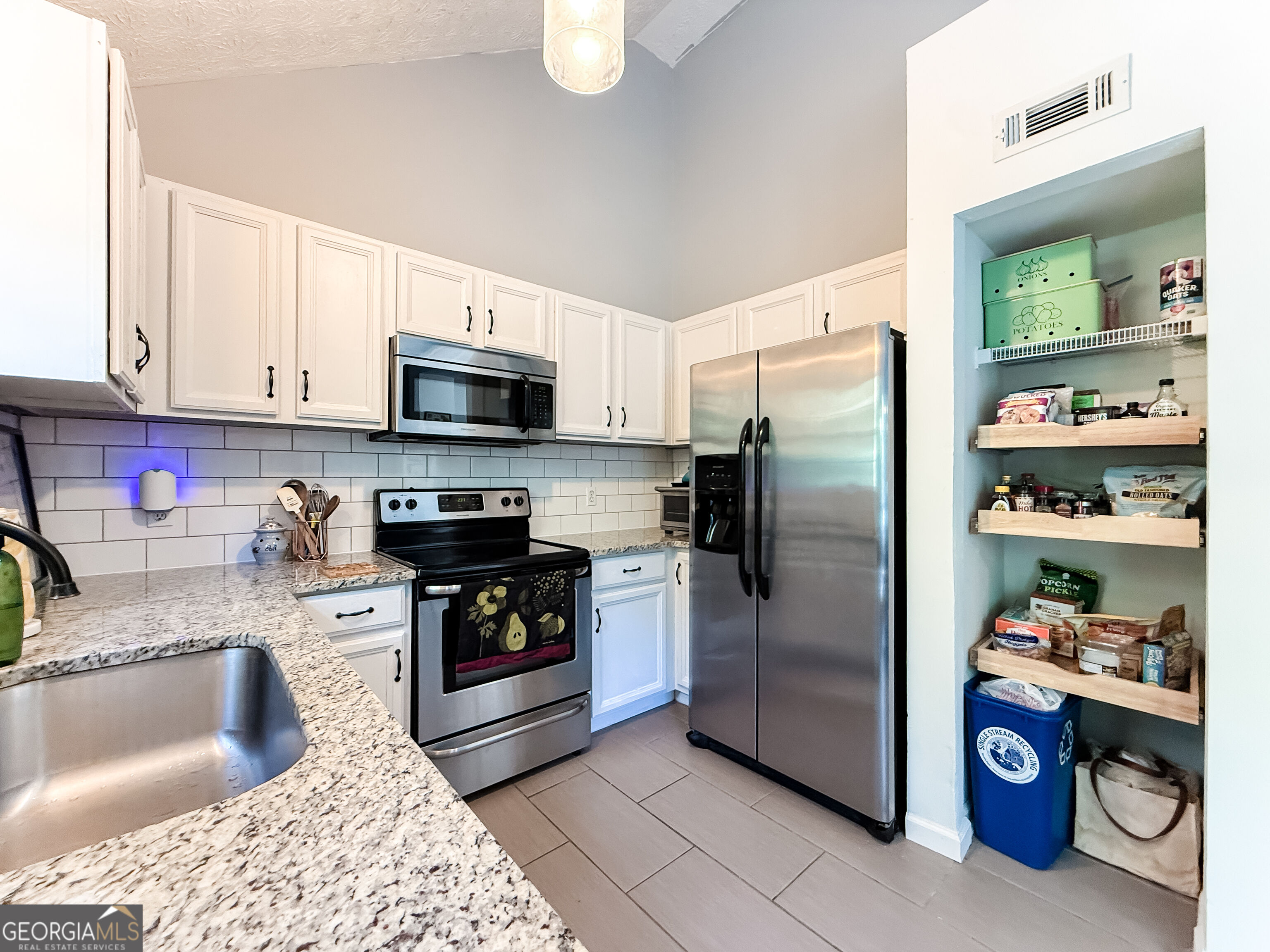 97 Spring Circle Property Photo 15