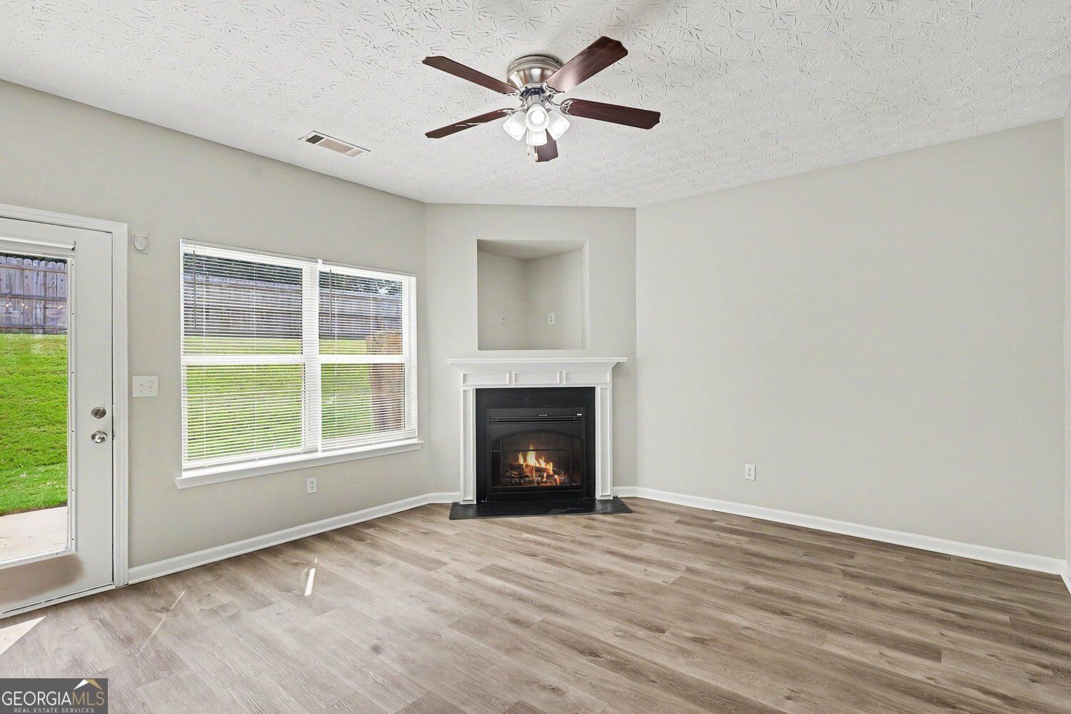 6404 Ellenwood Drive Property Photo 9