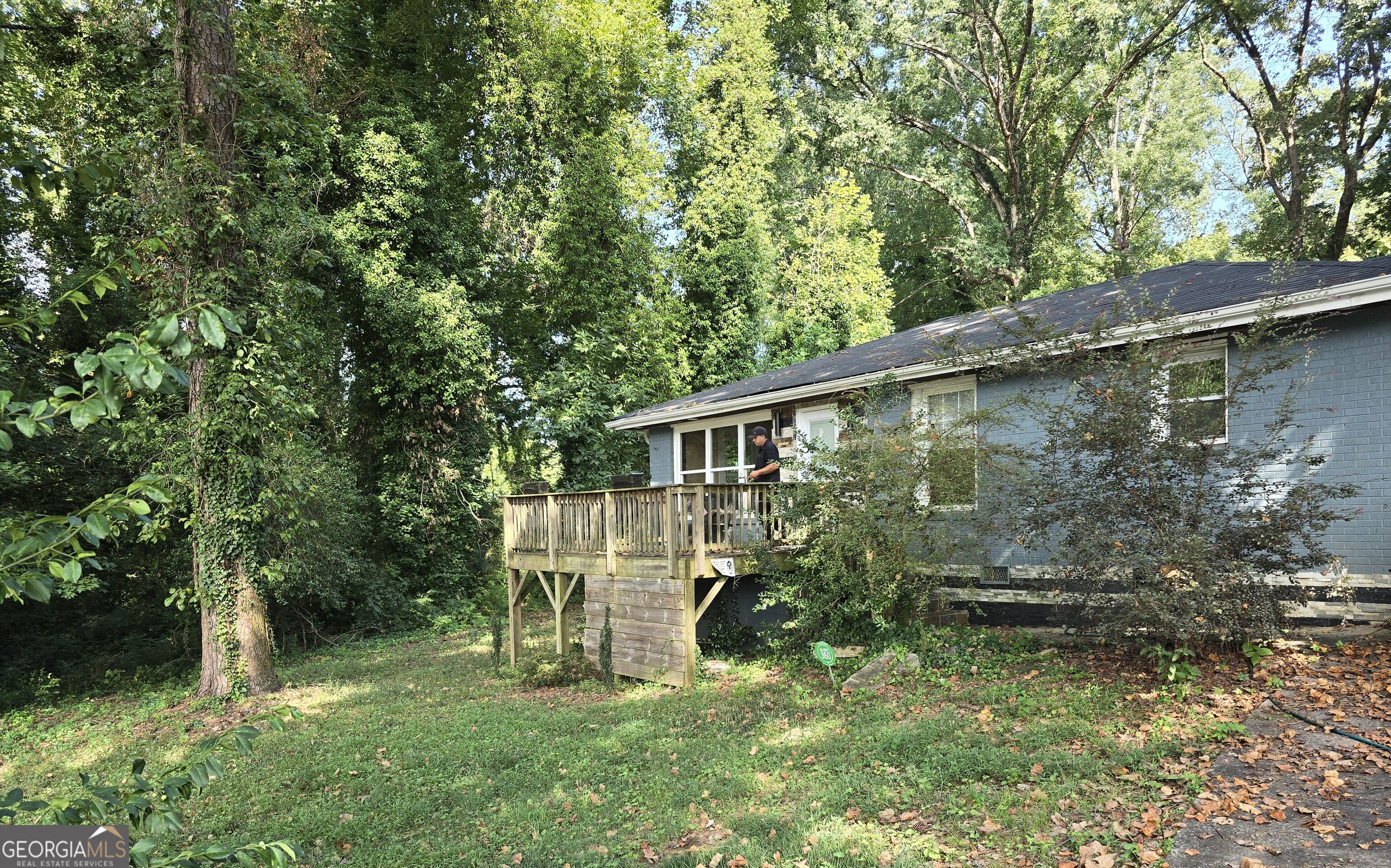 3220 Memorial Drive Property Photo 1