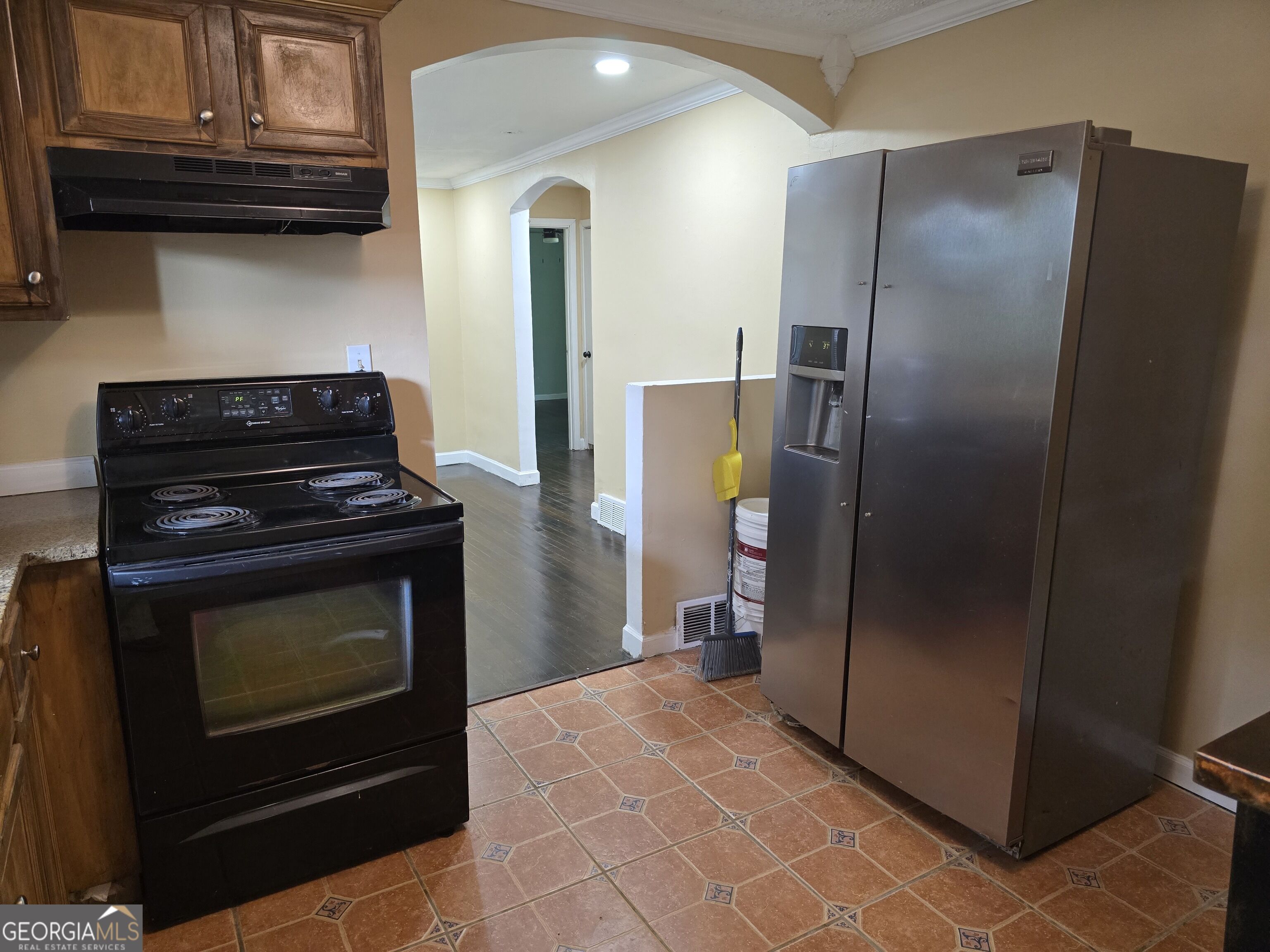 3220 Memorial Drive Property Photo 5