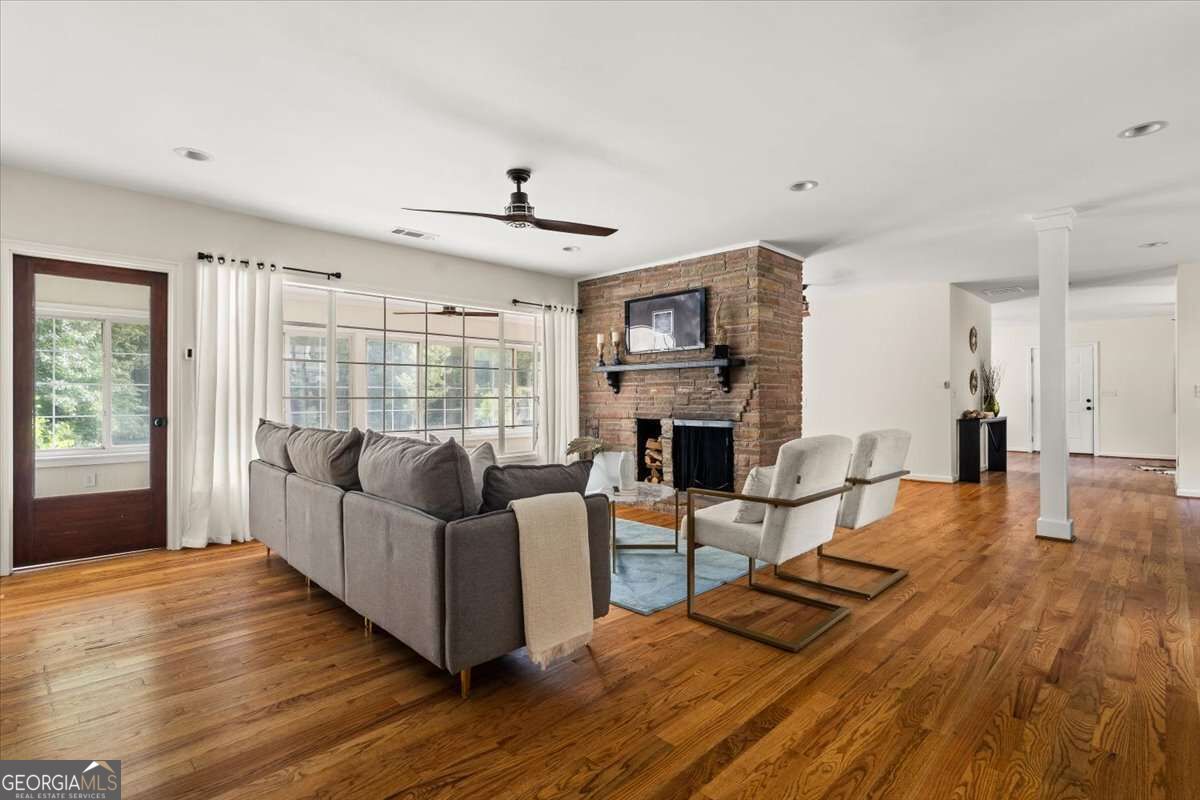 2410 Rugby Avenue Property Photo 4
