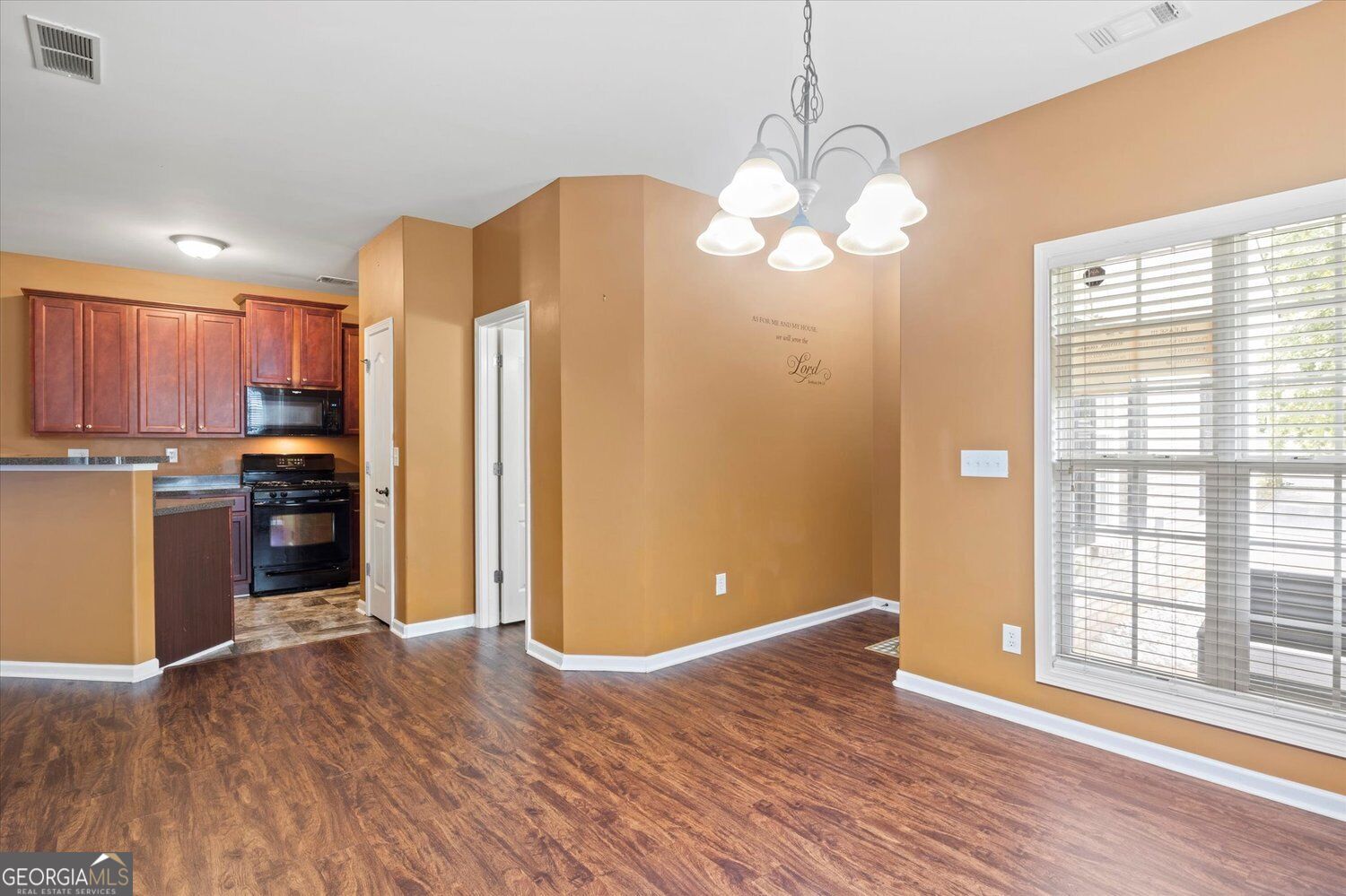 6293 Colonial View Property Photo 3
