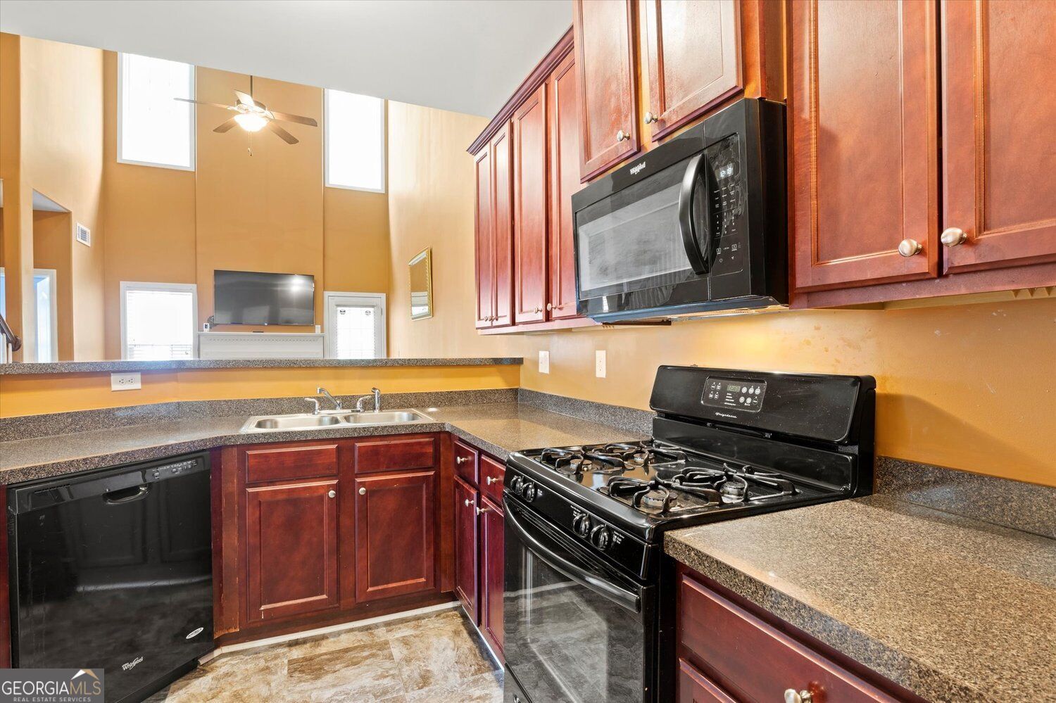 6293 Colonial View Property Photo 5