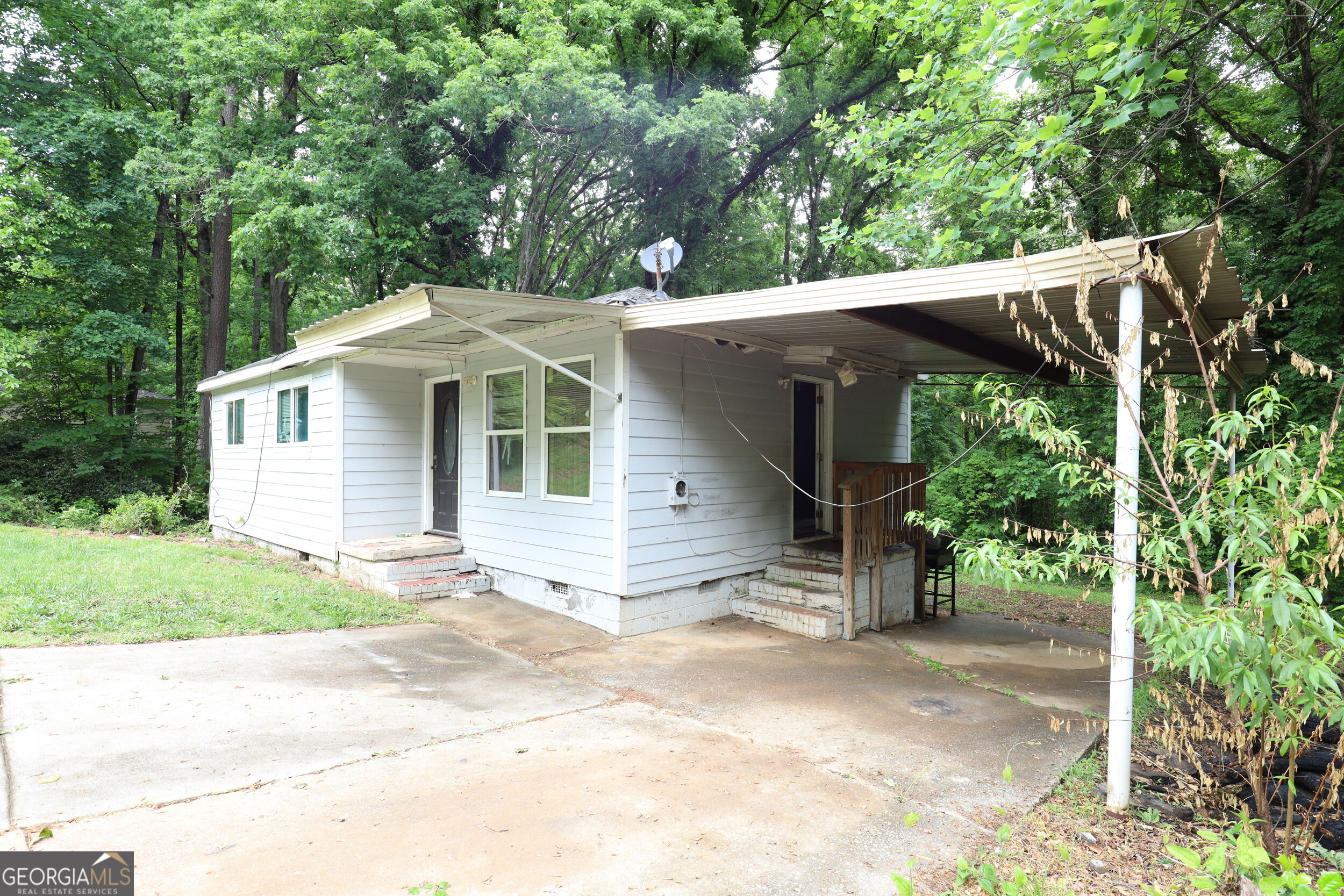 6096 Blackhawk Trail Se Property Photo 4