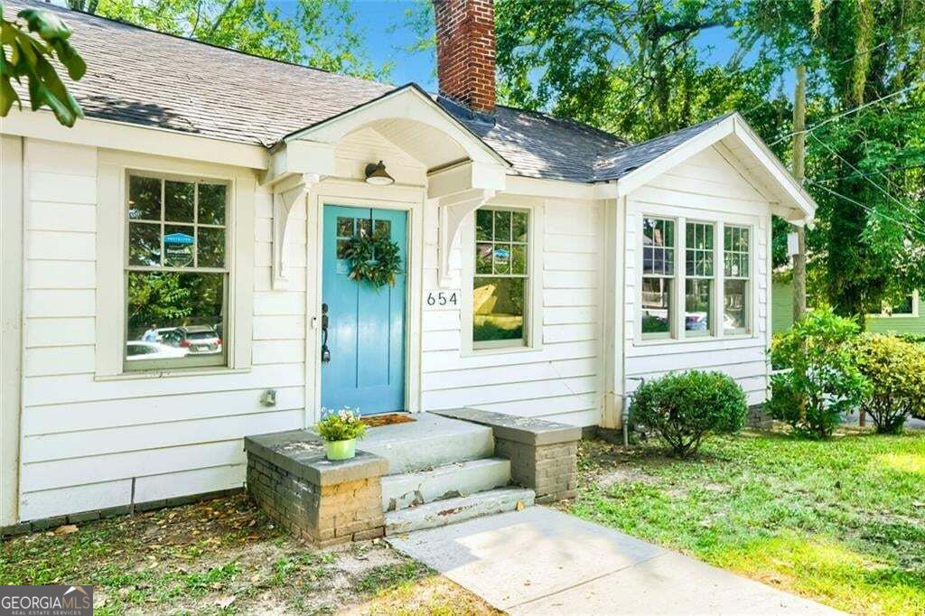 654 Gillette Avenue Sw Property Photo 2