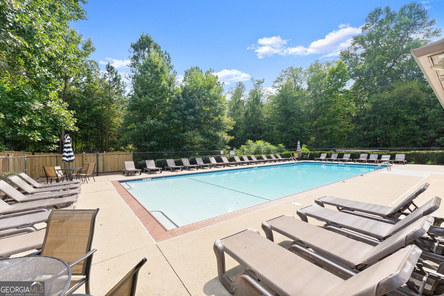 5815 Crest Oak Way Property Photo 3