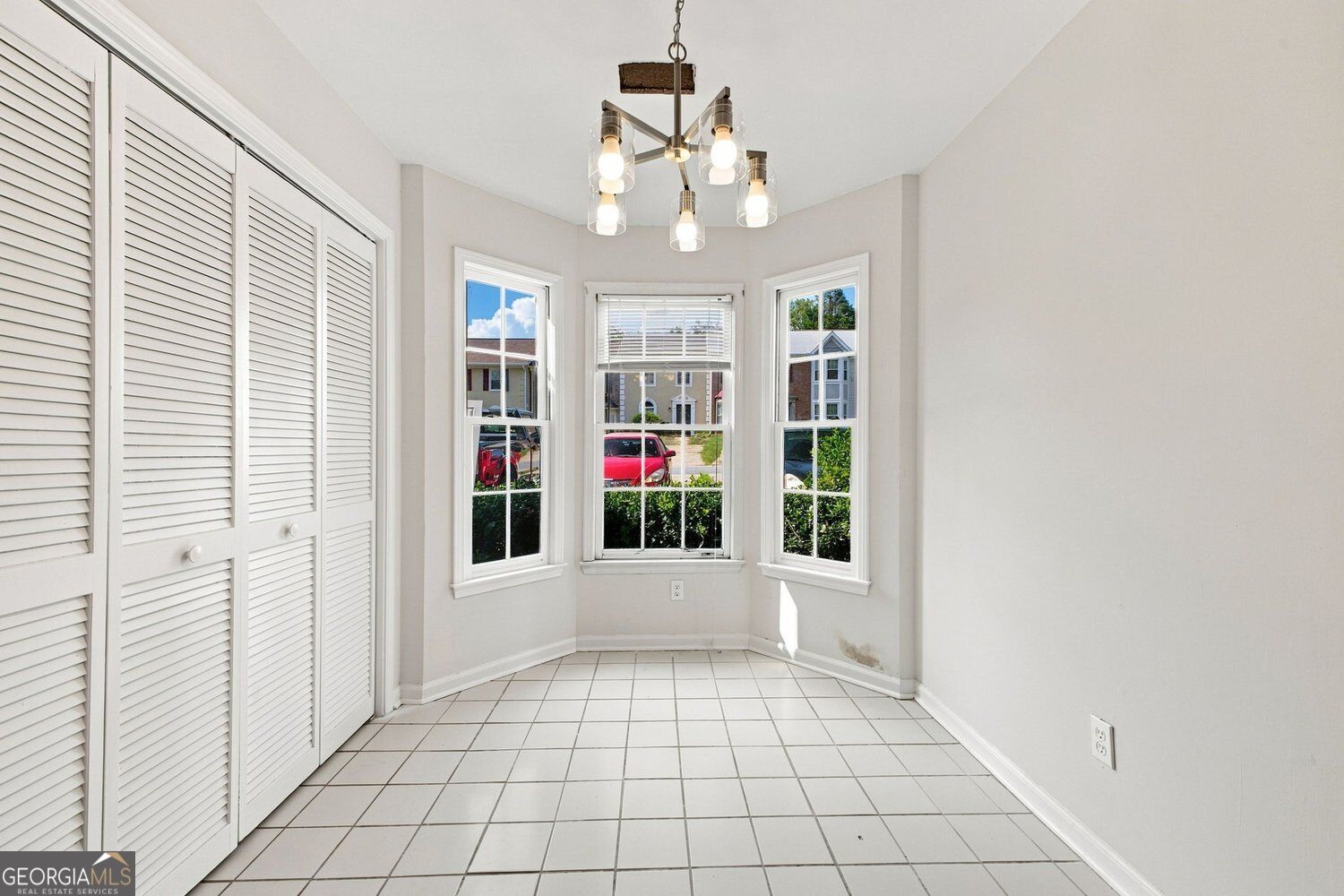 5038 Jenny Drive Property Photo 6
