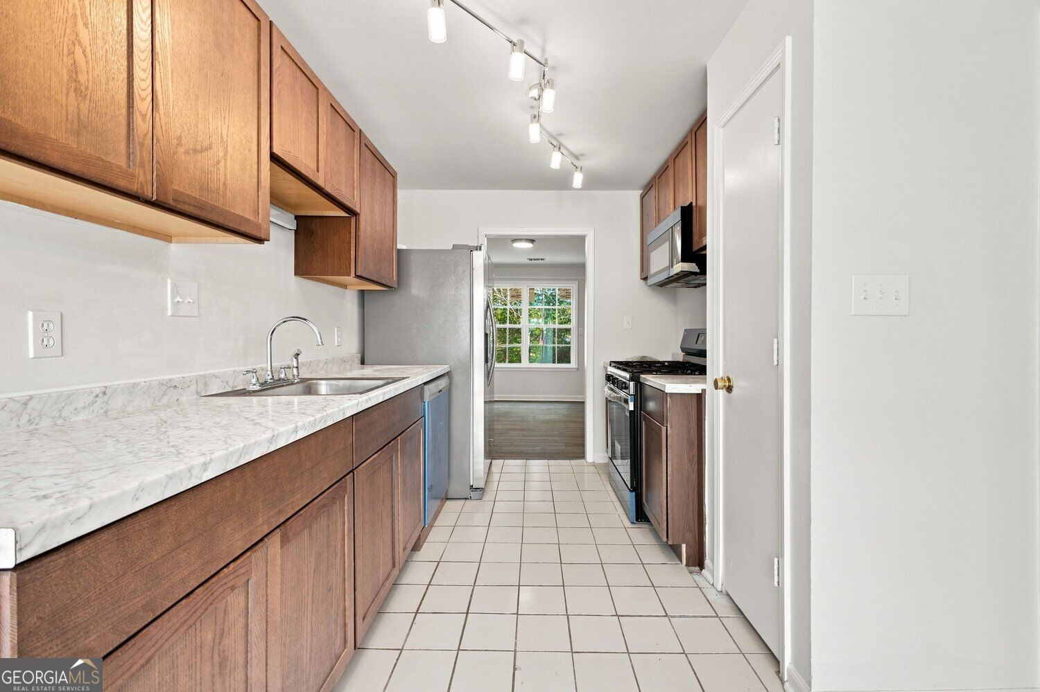 5038 Jenny Drive Property Photo 11