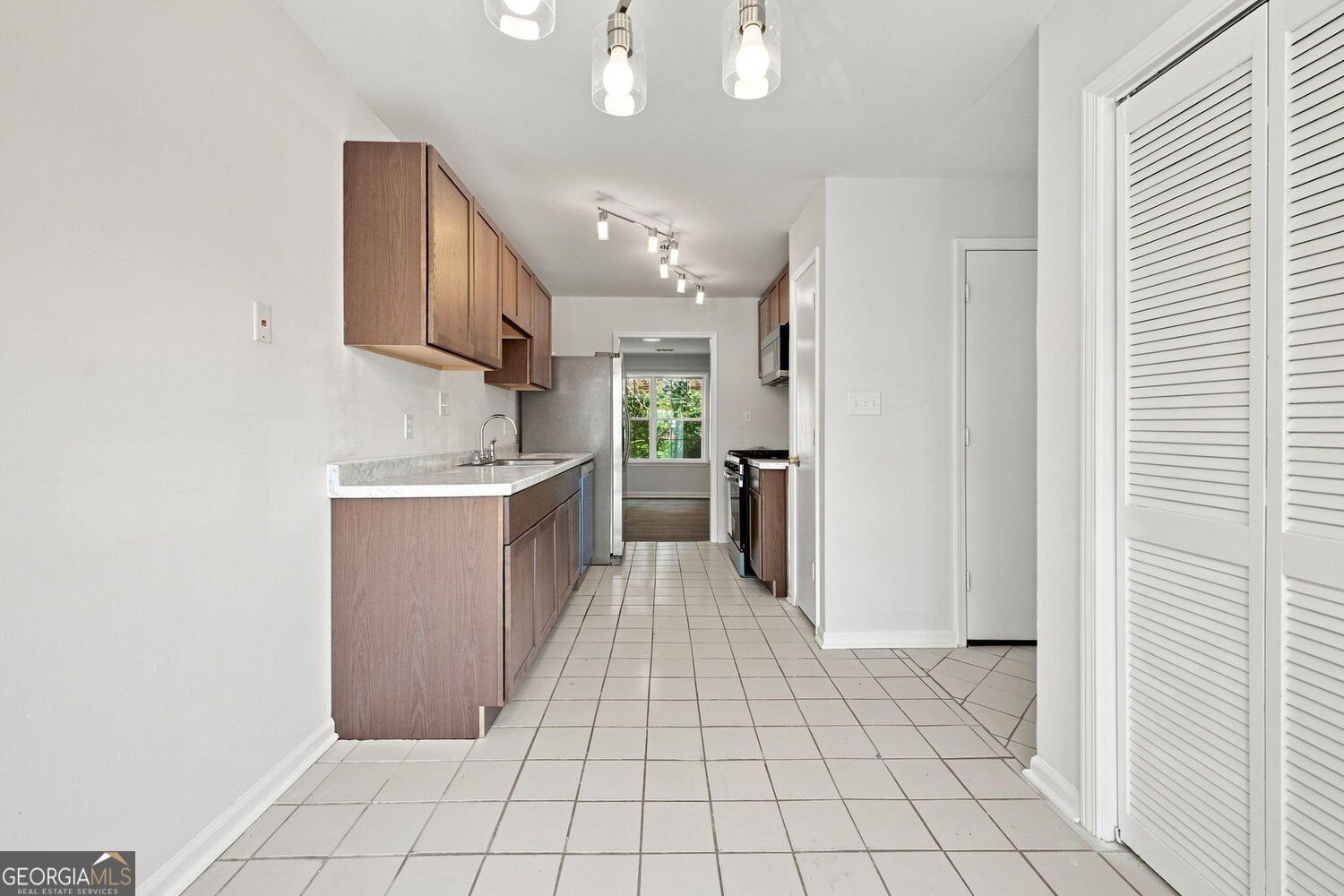 5038 Jenny Drive Property Photo 12