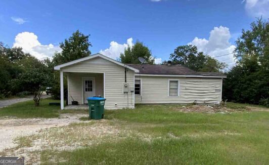 606 E Poplar St Property Photo 2
