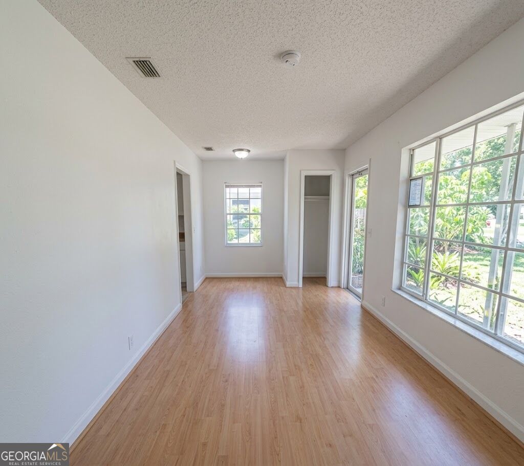 606 E Poplar St Property Photo 6