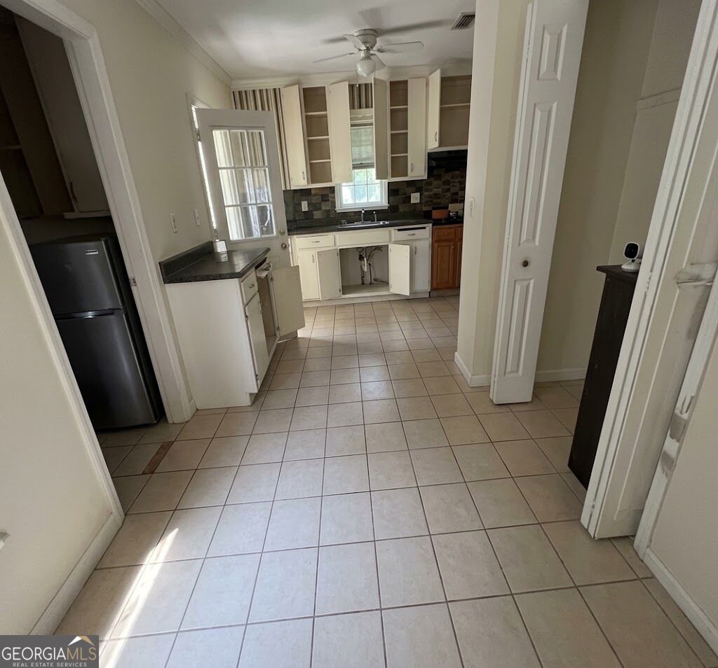 606 E Poplar St Property Photo 9