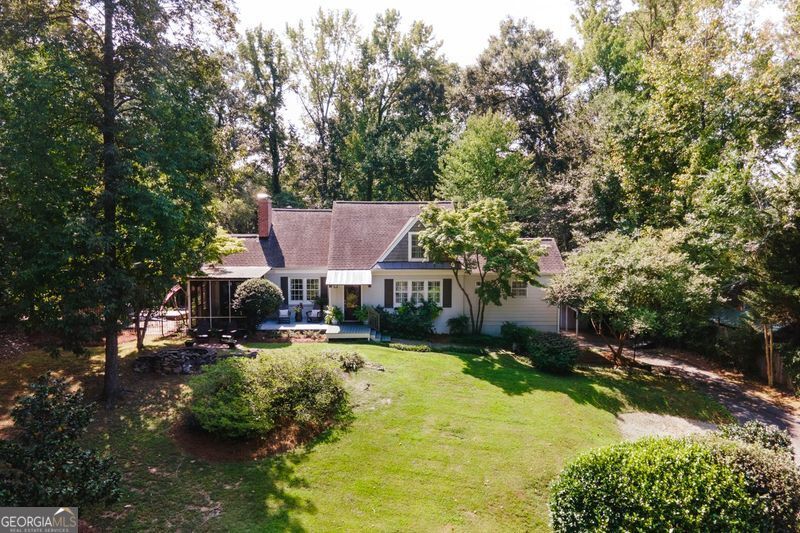 403 Parkway Drive Property Photo 2