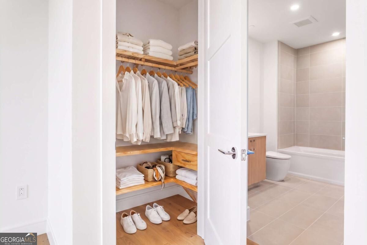 2425 Peachtree Road Ne # 612 Property Photo 10