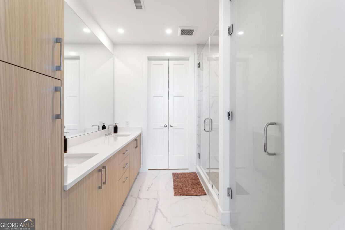 2425 Peachtree Road Ne # 612 Property Photo 16