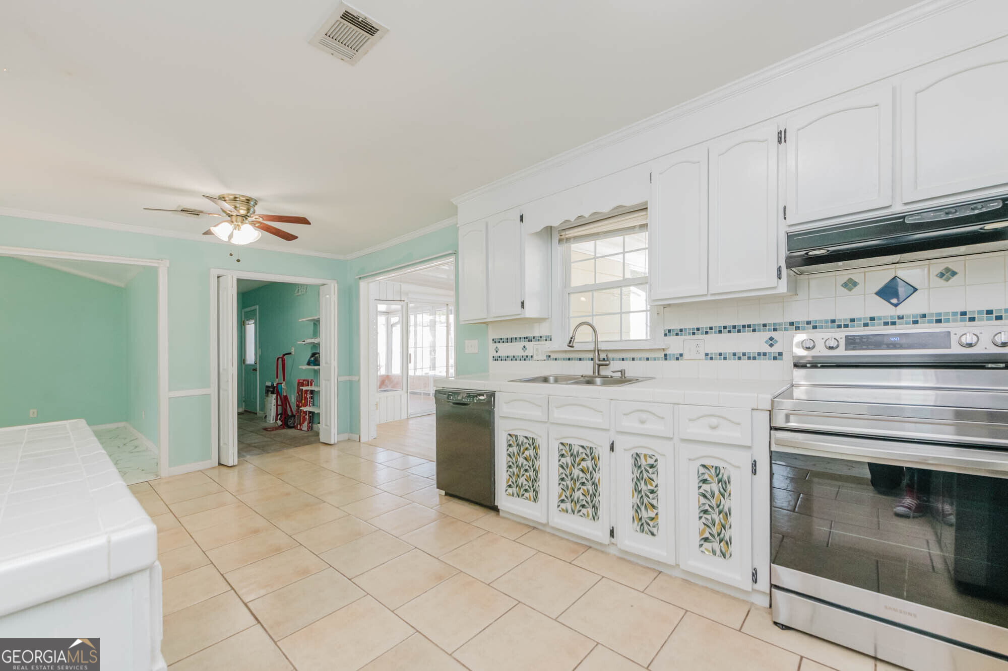 206 Scarborough Road Property Photo 9