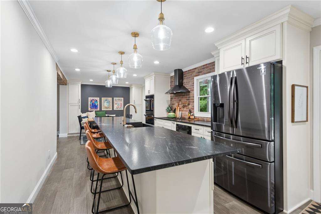 3825 Creekview Drive Ne Property Photo 1