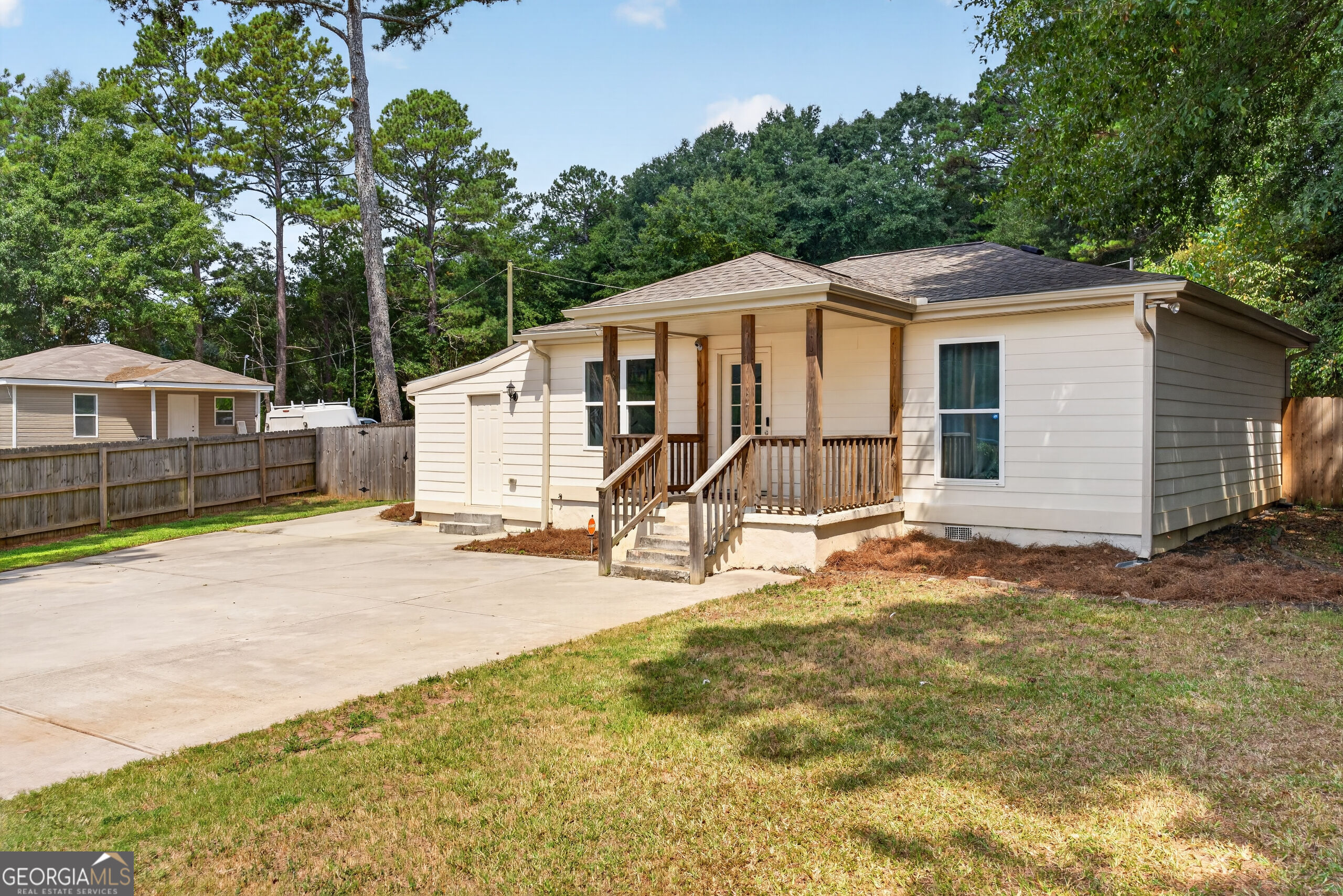 1605 Highway 138 Property Photo 2