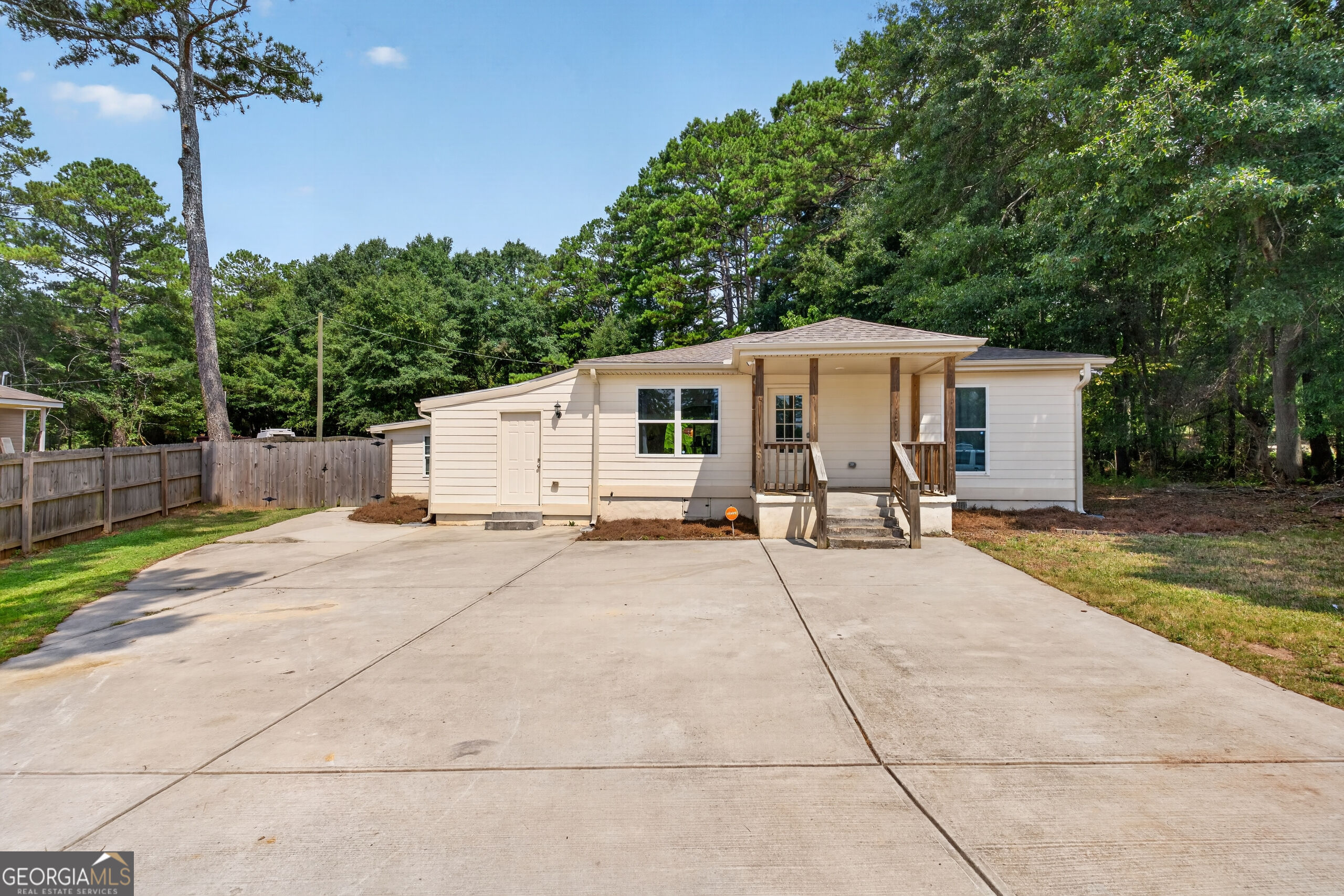 1605 Highway 138 Property Photo 3
