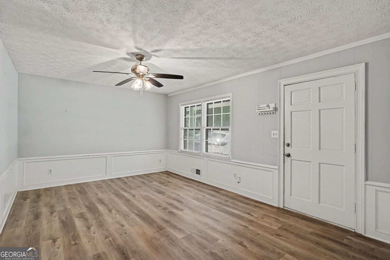 6982 Knollwood Drive Property Photo 9