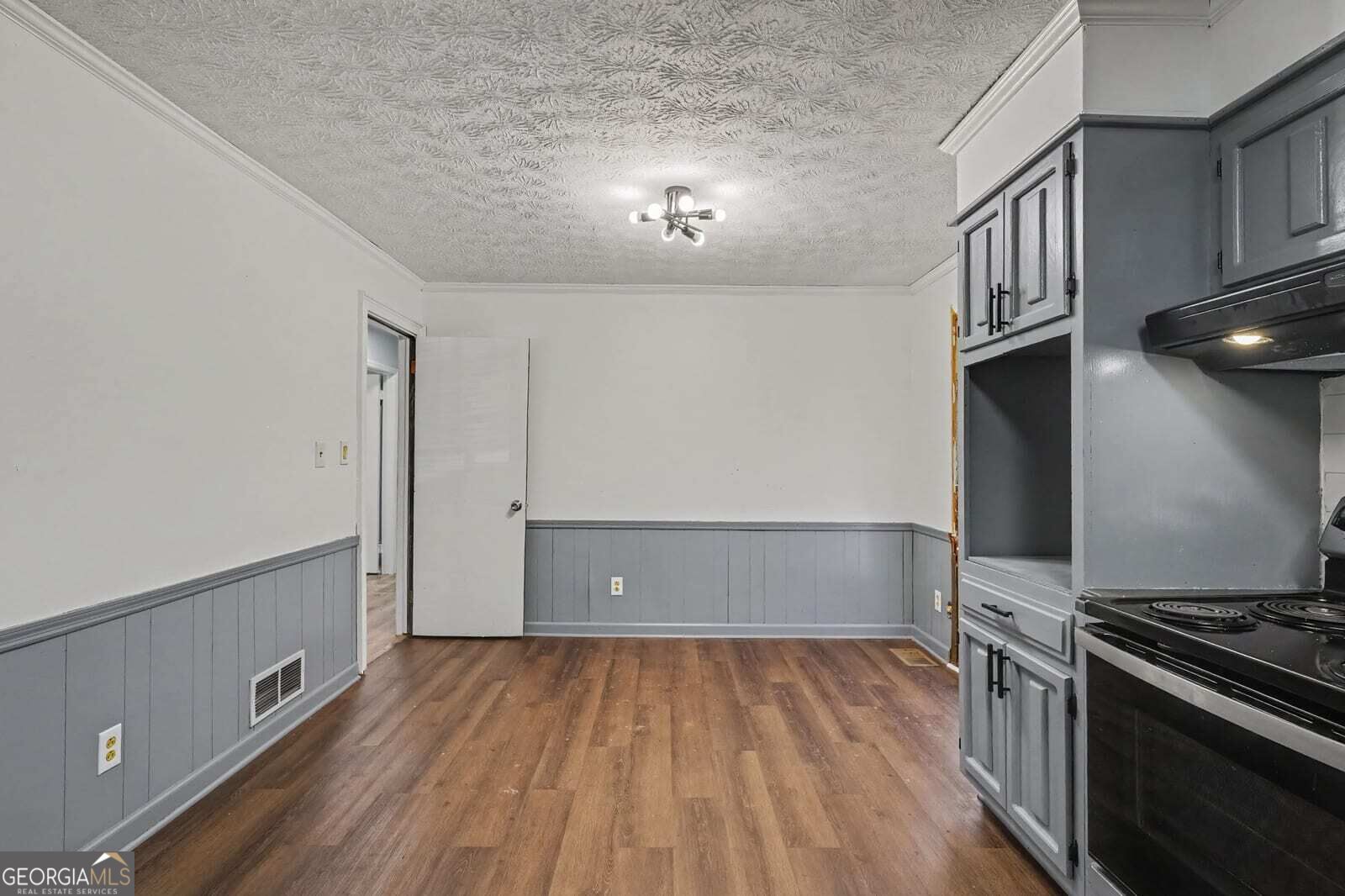 6982 Knollwood Drive Property Photo 17
