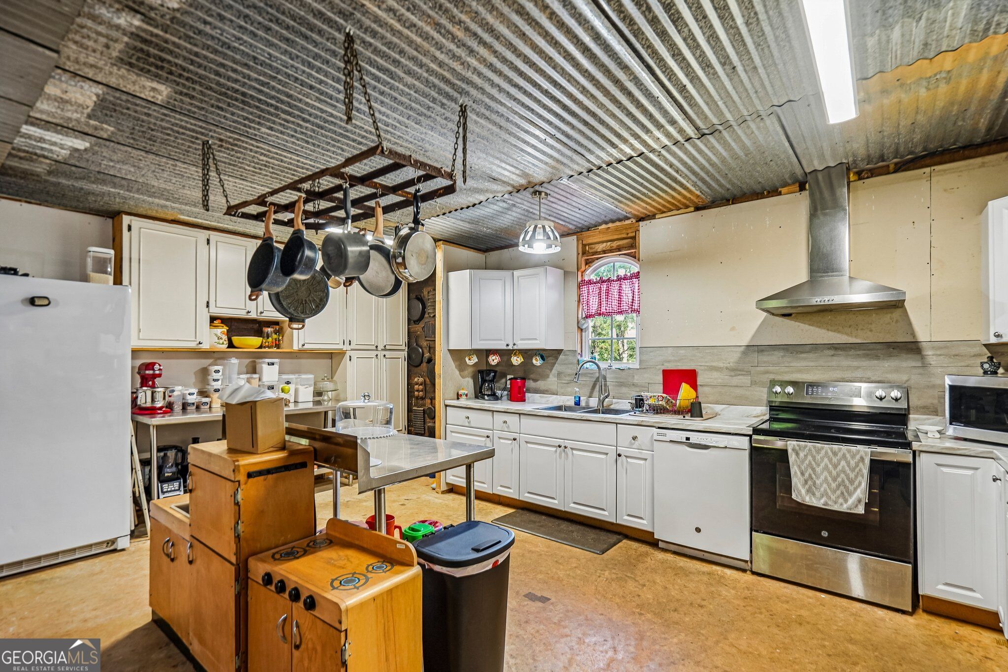 1115 Daniel Road Property Photo 11