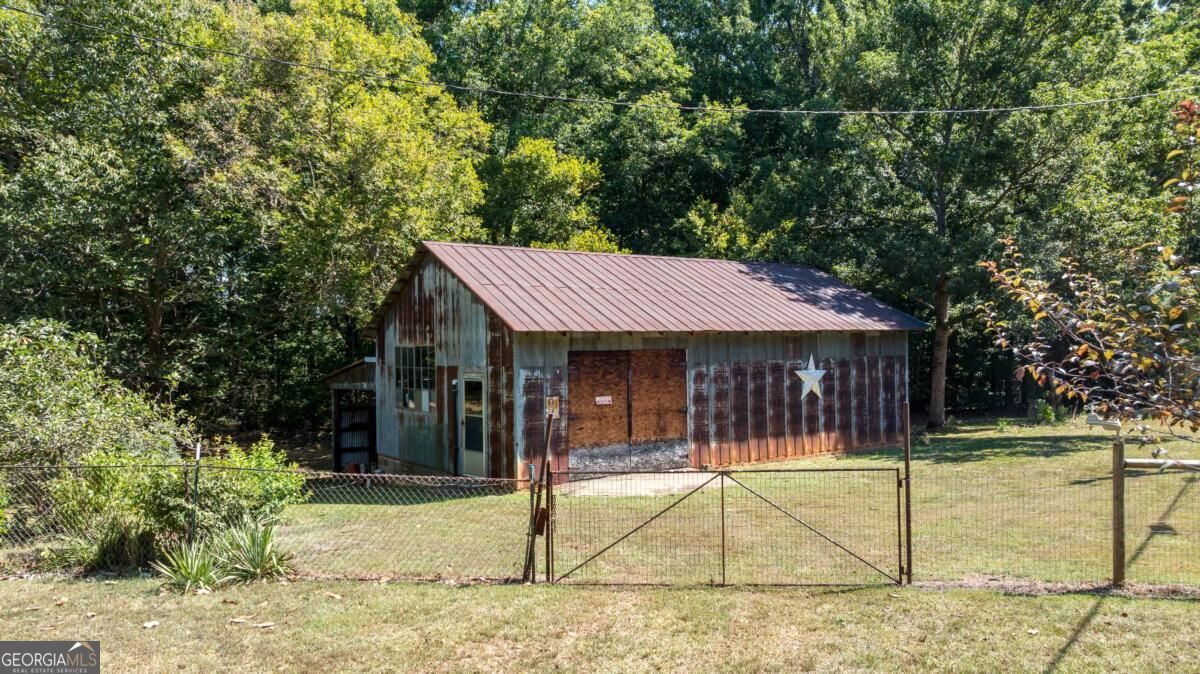 2045 Ila Road Property Photo 2