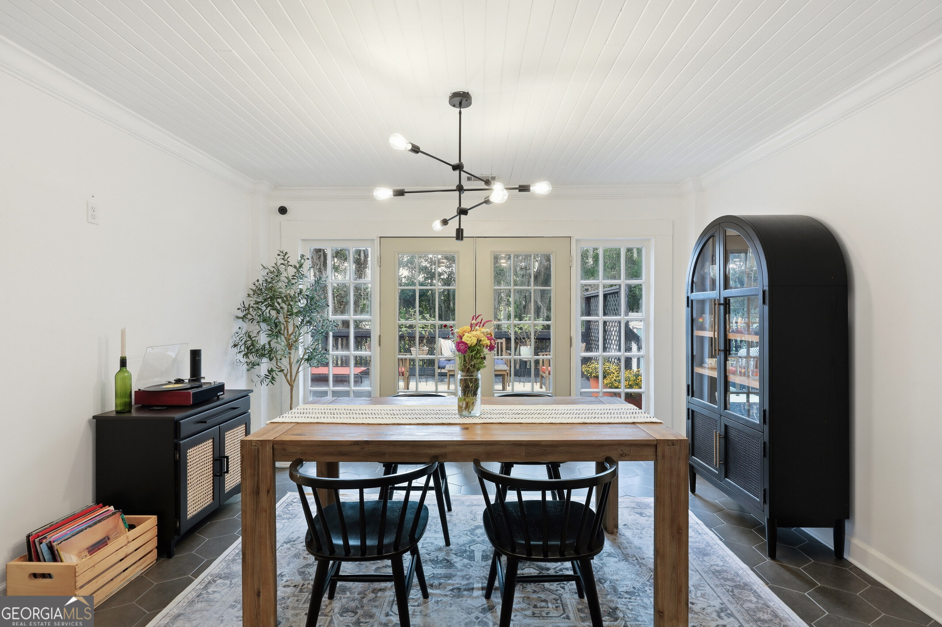 1501 E 55th Street Property Photo 14