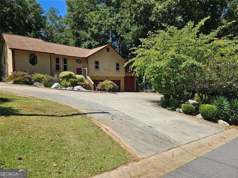 3150 Oak Leaf Court Sw Property Photo 3