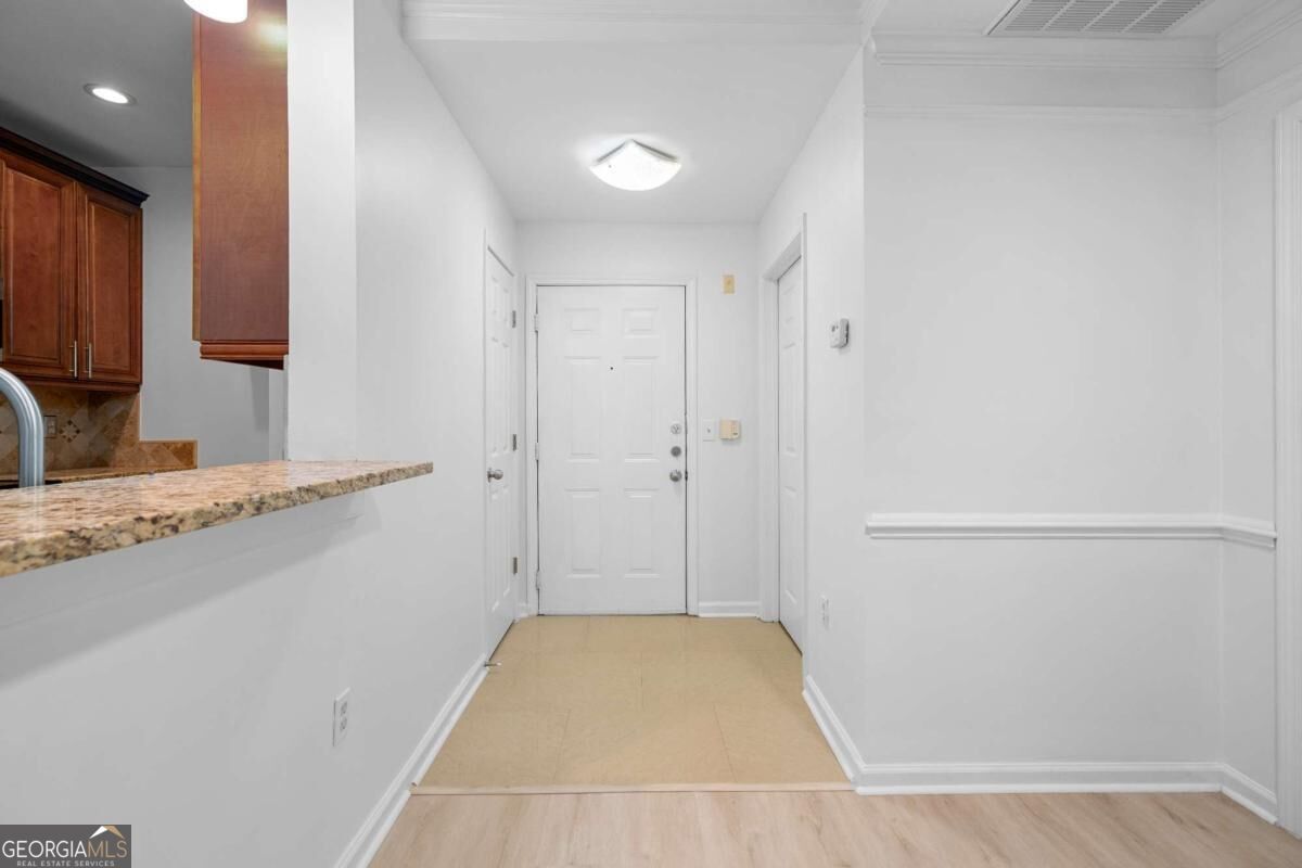2700 Pine Tree Road Ne # 2104 Property Photo 5