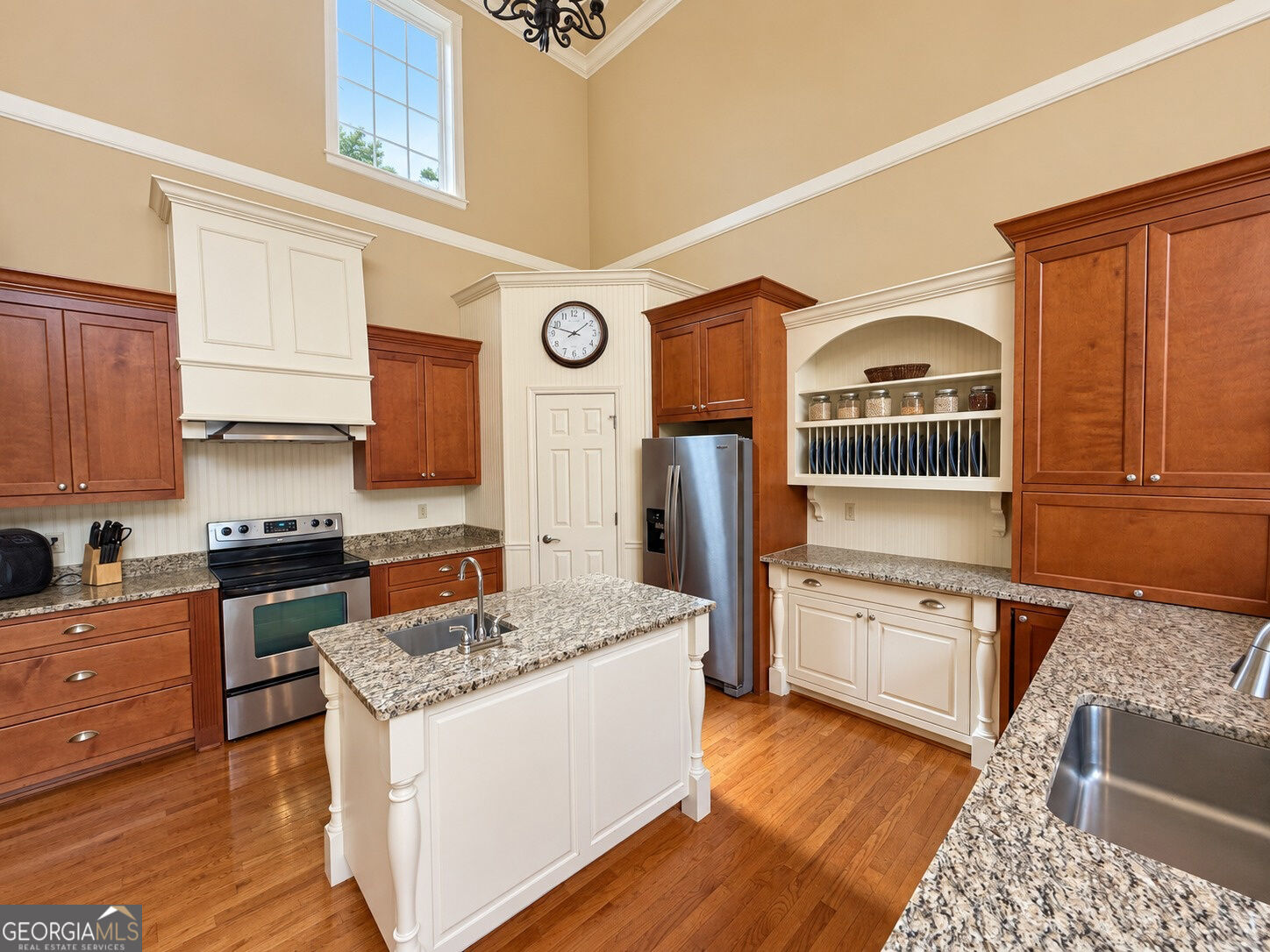 669 Shorewood Circle Property Photo 3
