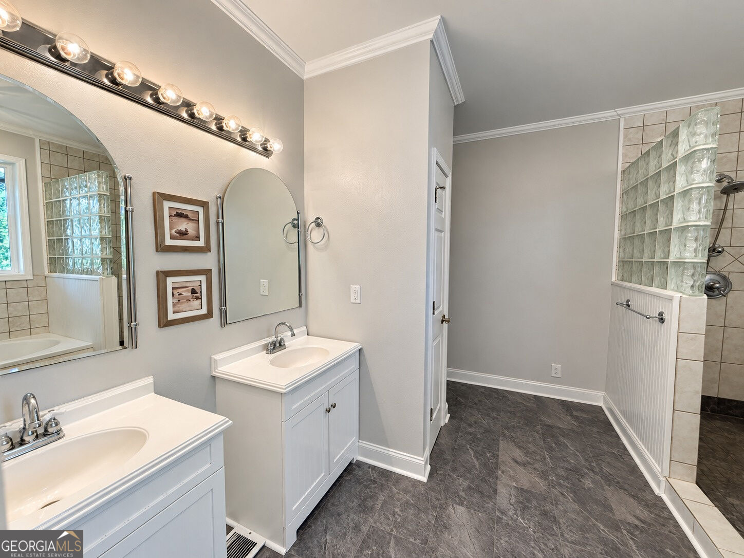 669 Shorewood Circle Property Photo 7